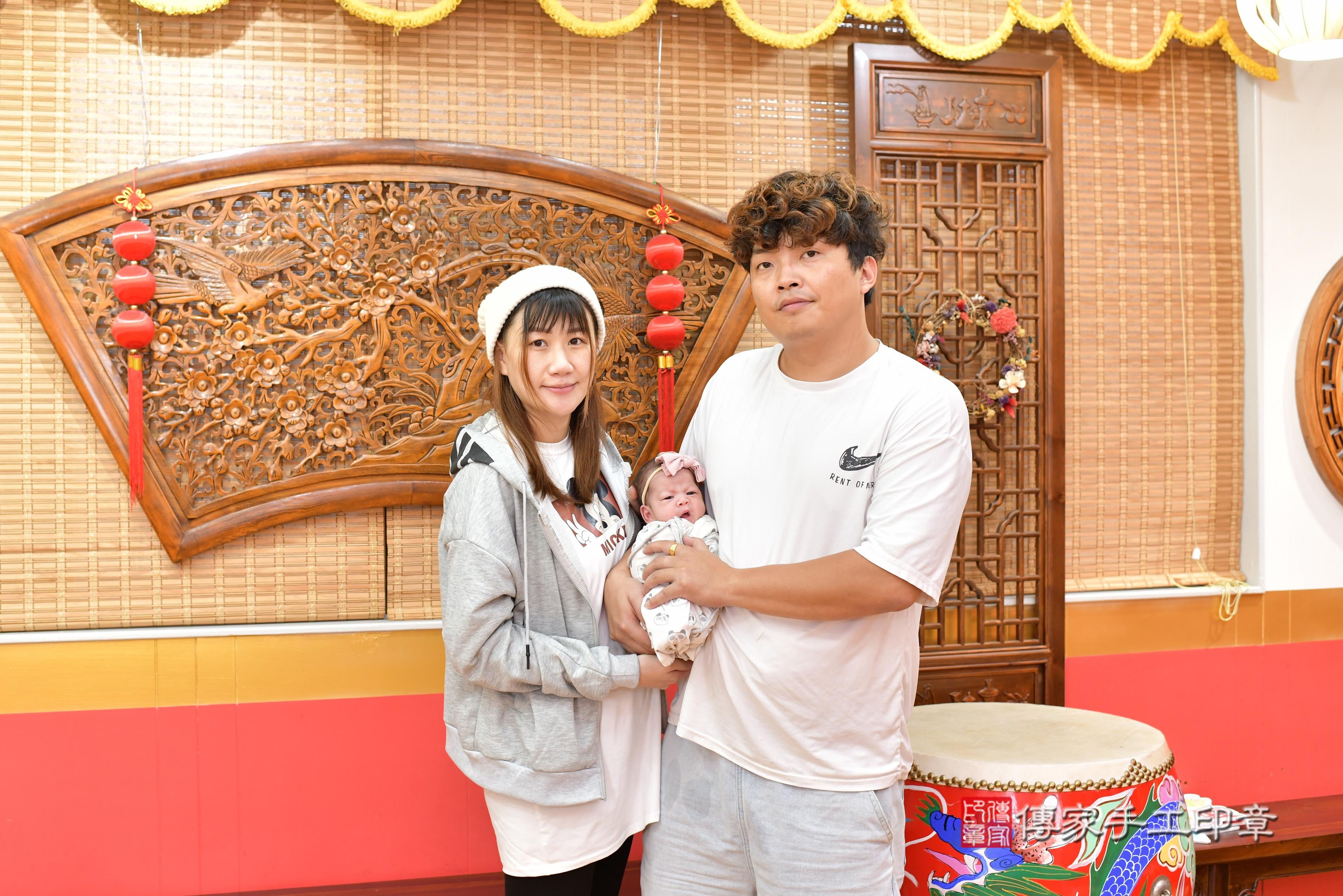 傳家手工印章桃園店、抓周、度脺、中國風會場、傳家嬰兒古禮、吉祥話、抓周道具物品24種、拍照。抓周證書。寶寶抓周、滿周歲、生日快樂、祝福