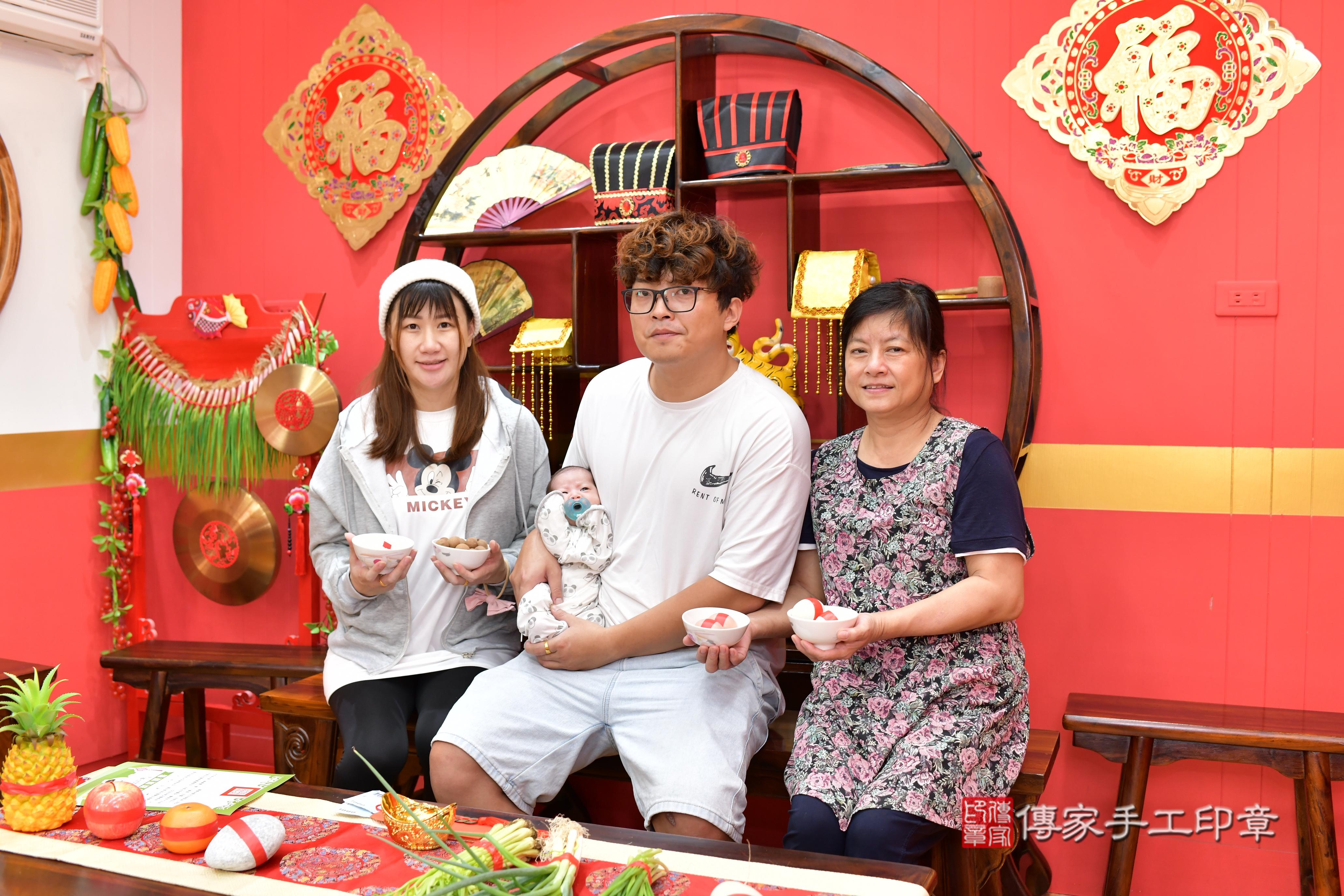 傳家手工印章桃園店、抓周、度脺、中國風會場、傳家嬰兒古禮、吉祥話、抓周道具物品24種、拍照。抓周證書。寶寶抓周、滿周歲、生日快樂、祝福