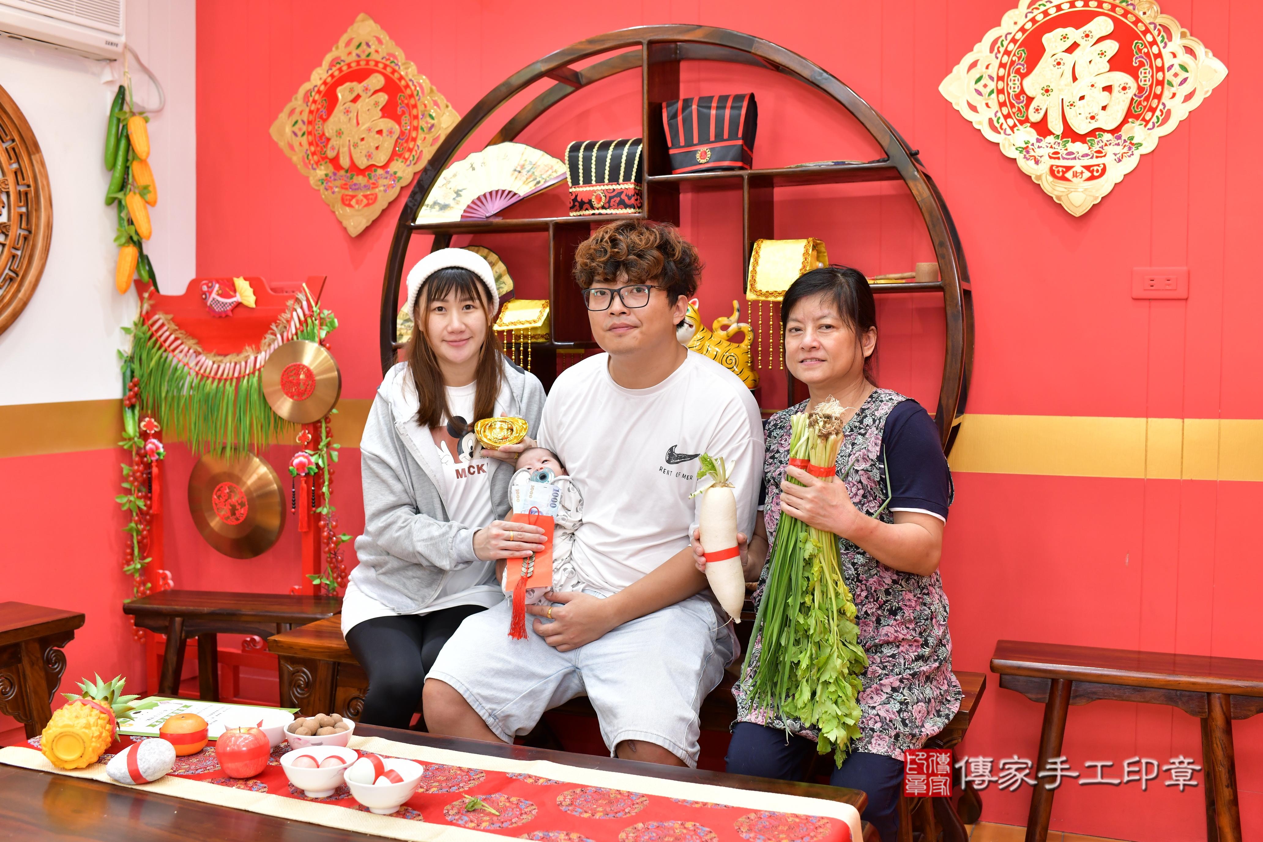 傳家手工印章桃園店、抓周、度脺、中國風會場、傳家嬰兒古禮、吉祥話、抓周道具物品24種、拍照。抓周證書。寶寶抓周、滿周歲、生日快樂、祝福