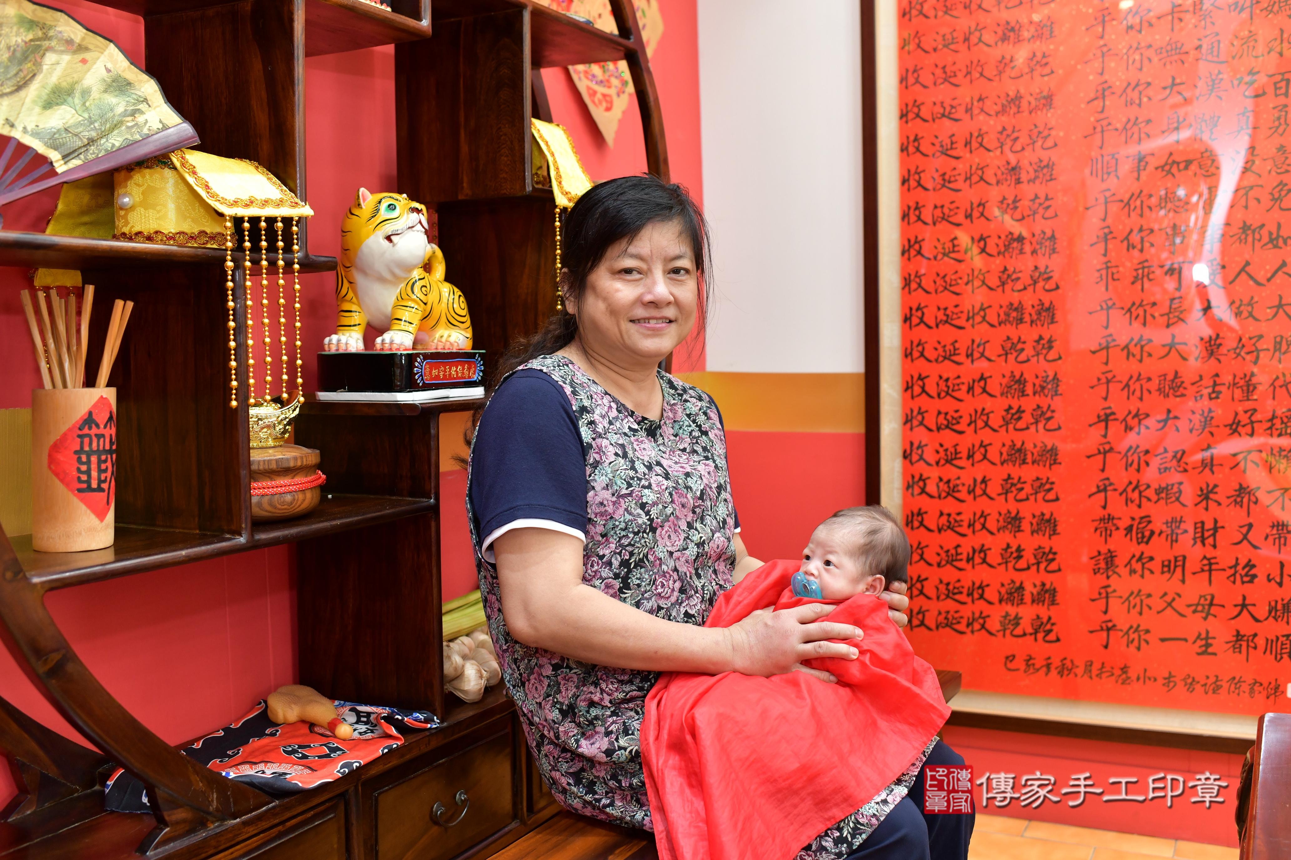 傳家手工印章桃園店、抓周、度脺、中國風會場、傳家嬰兒古禮、吉祥話、抓周道具物品24種、拍照。抓周證書。寶寶抓周、滿周歲、生日快樂、祝福