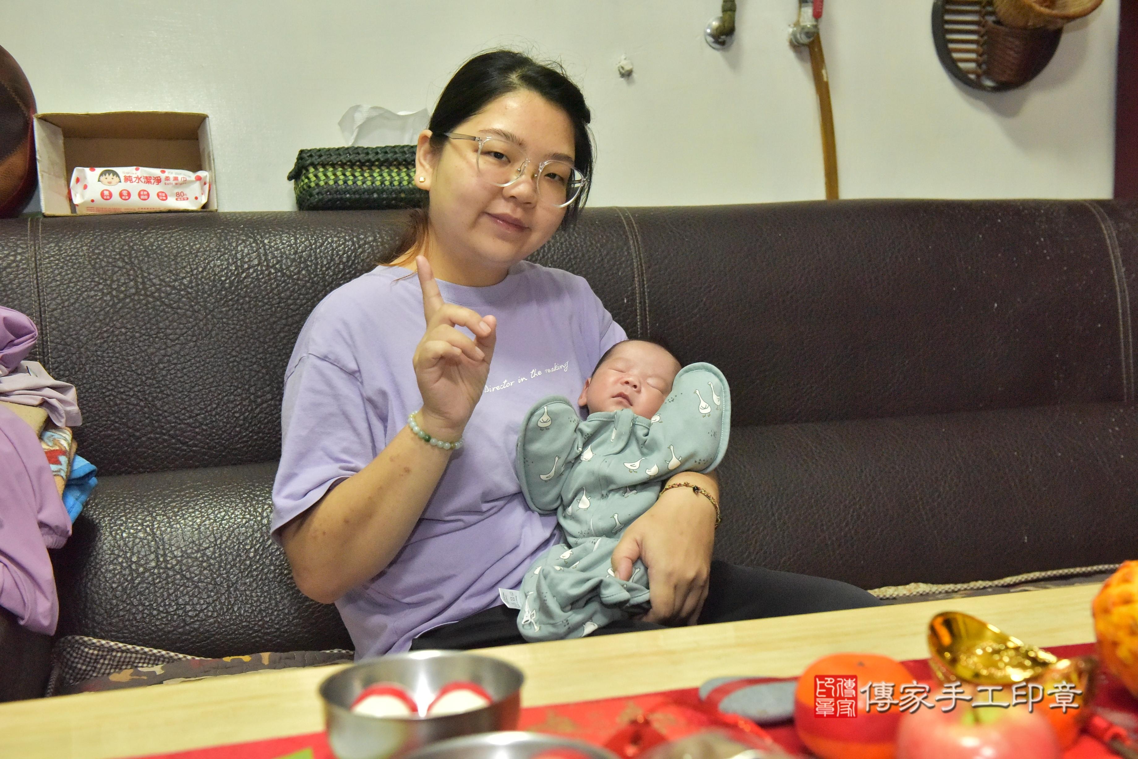傳家手工印章高雄店、抓周、度脺、中國風會場、傳家嬰兒古禮、吉祥話、抓周道具物品24種、拍照。抓周證書。寶寶抓周、滿周歲、生日快樂、祝福