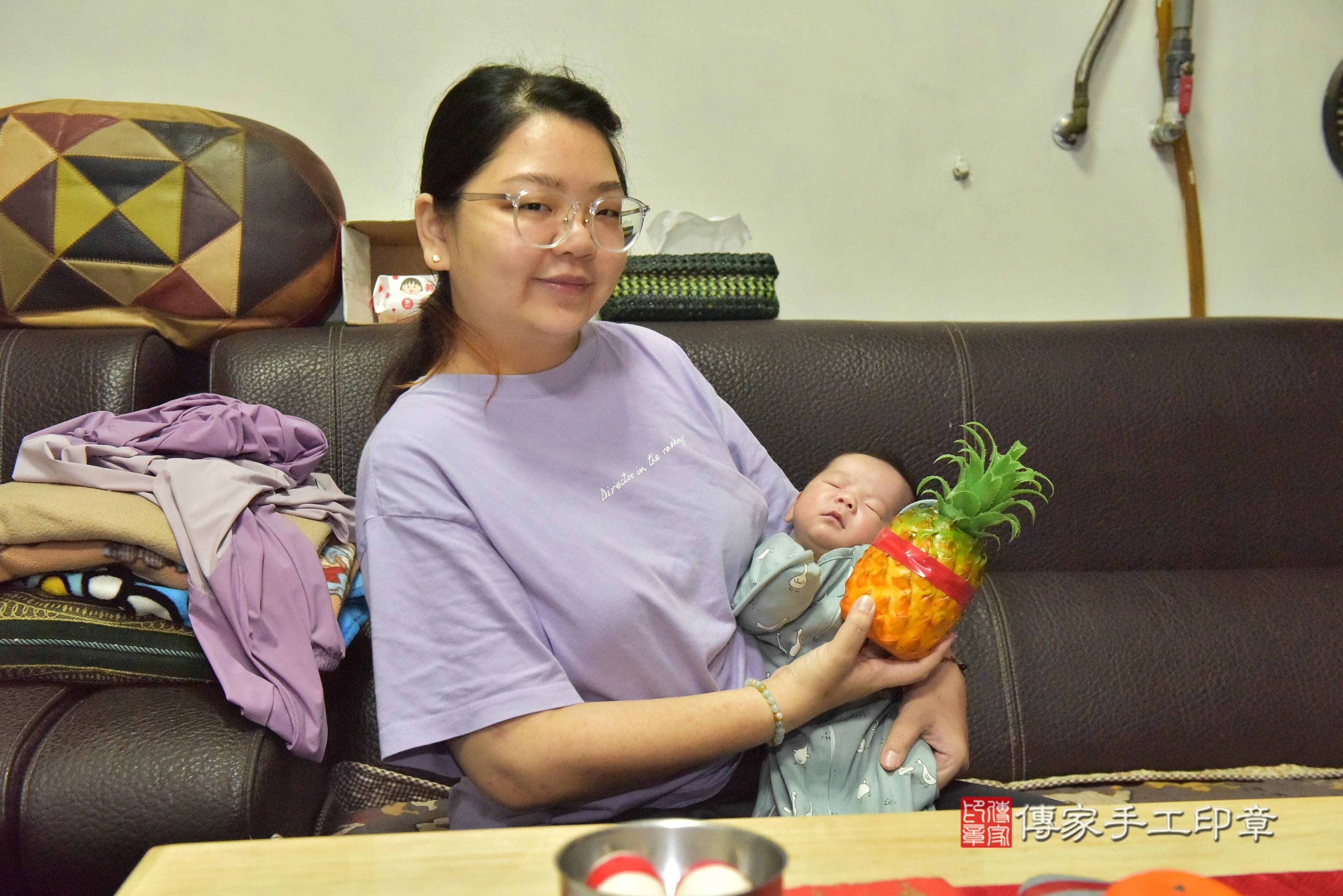 傳家手工印章高雄店、抓周、度脺、中國風會場、傳家嬰兒古禮、吉祥話、抓周道具物品24種、拍照。抓周證書。寶寶抓周、滿周歲、生日快樂、祝福