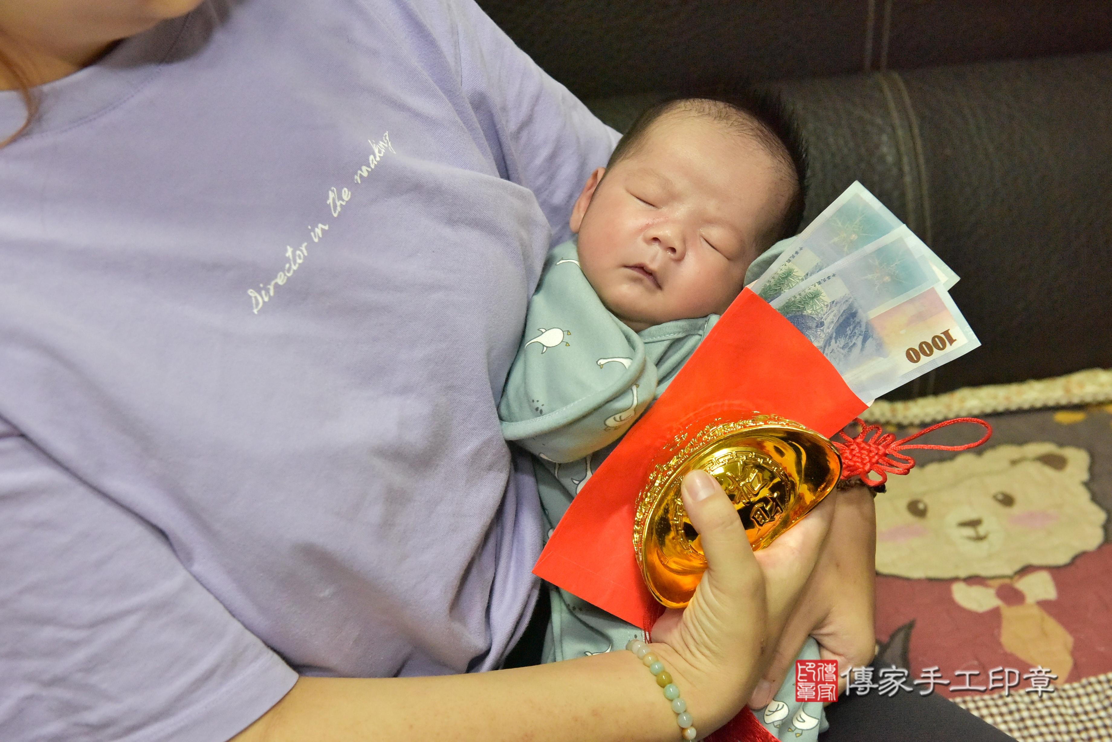 傳家手工印章高雄店、抓周、度脺、中國風會場、傳家嬰兒古禮、吉祥話、抓周道具物品24種、拍照。抓周證書。寶寶抓周、滿周歲、生日快樂、祝福