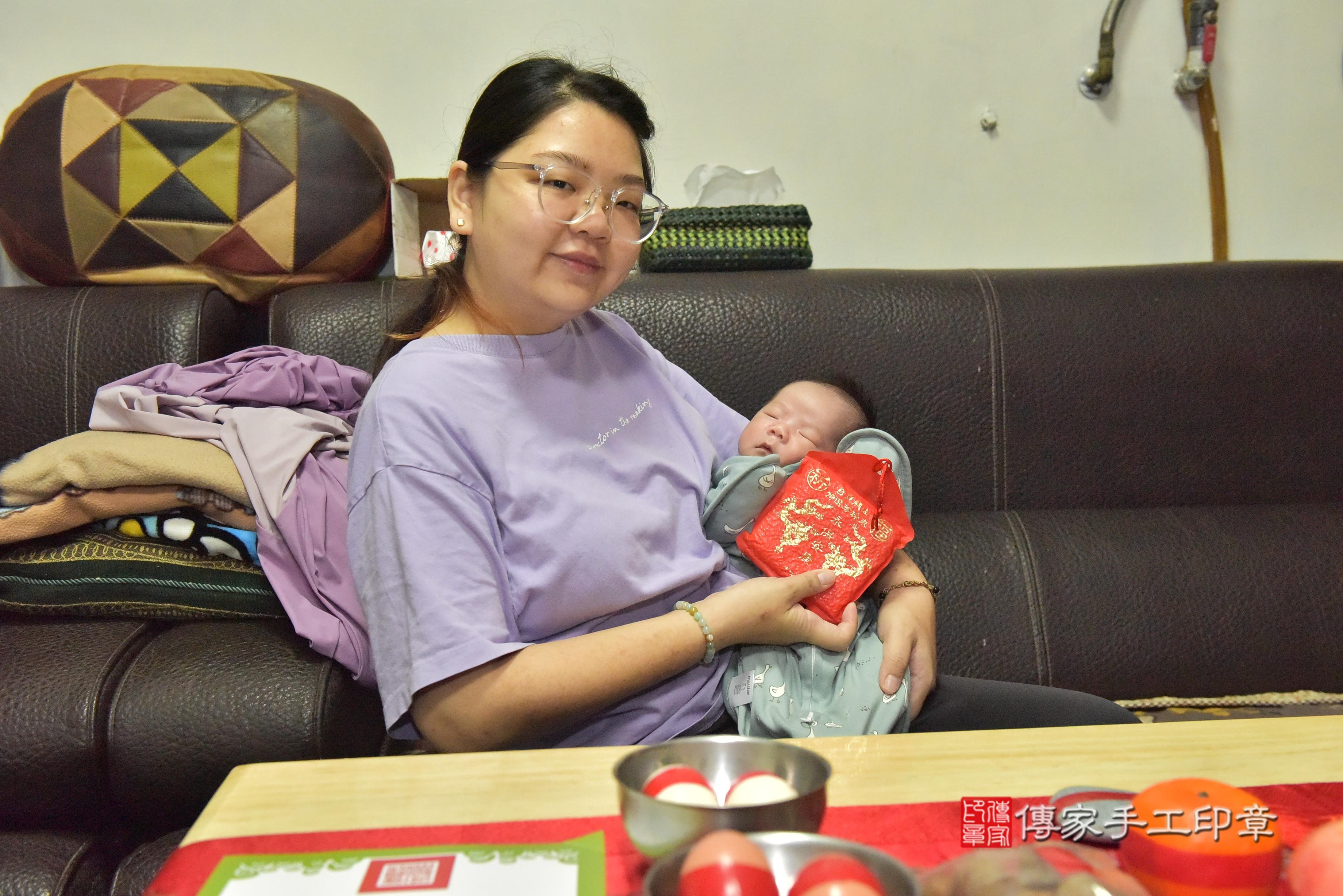 傳家手工印章高雄店、抓周、度脺、中國風會場、傳家嬰兒古禮、吉祥話、抓周道具物品24種、拍照。抓周證書。寶寶抓周、滿周歲、生日快樂、祝福