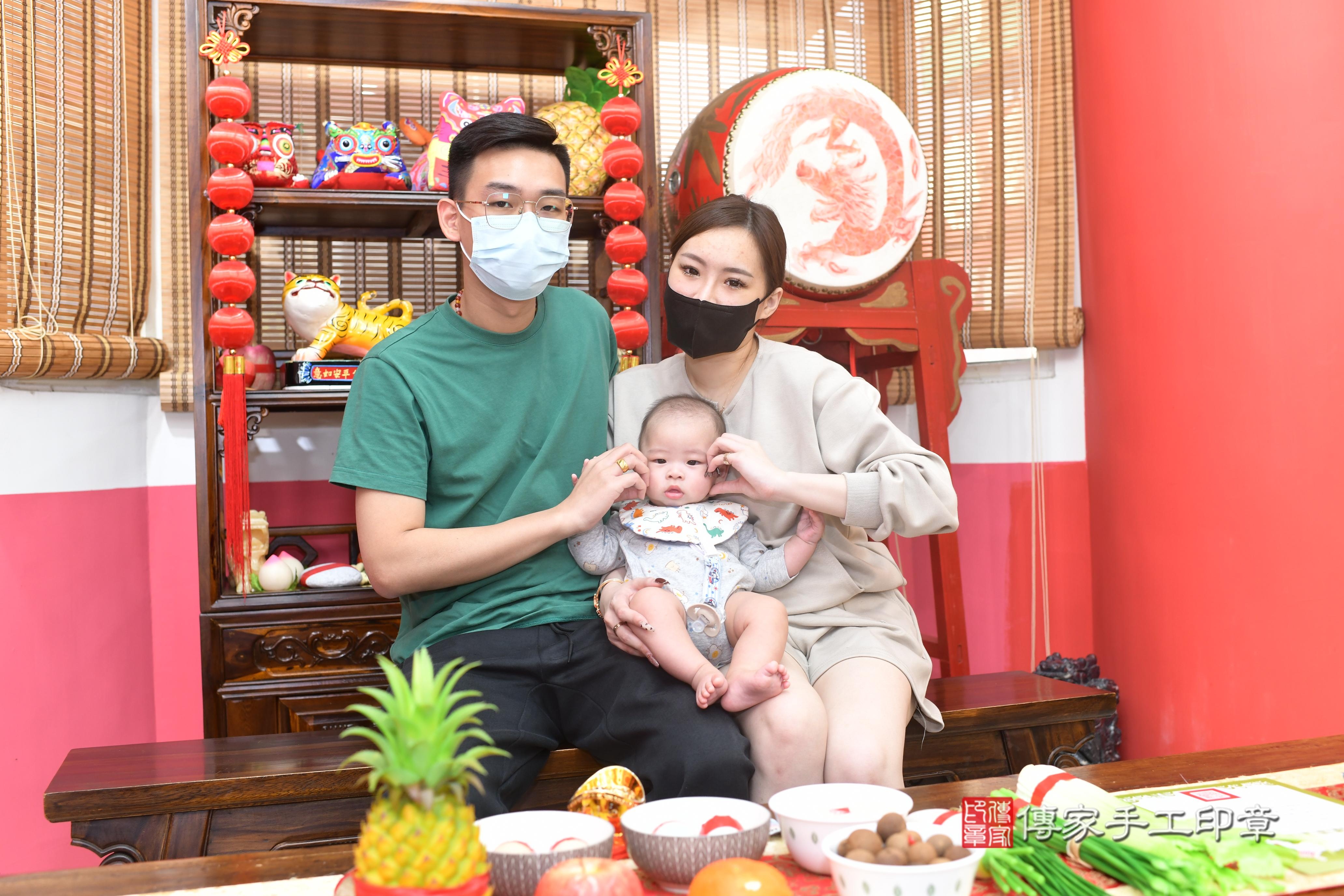 傳家手工印章高雄店、抓周、度脺、中國風會場、傳家嬰兒古禮、吉祥話、抓周道具物品24種、拍照。抓周證書。寶寶抓周、滿周歲、生日快樂、祝福