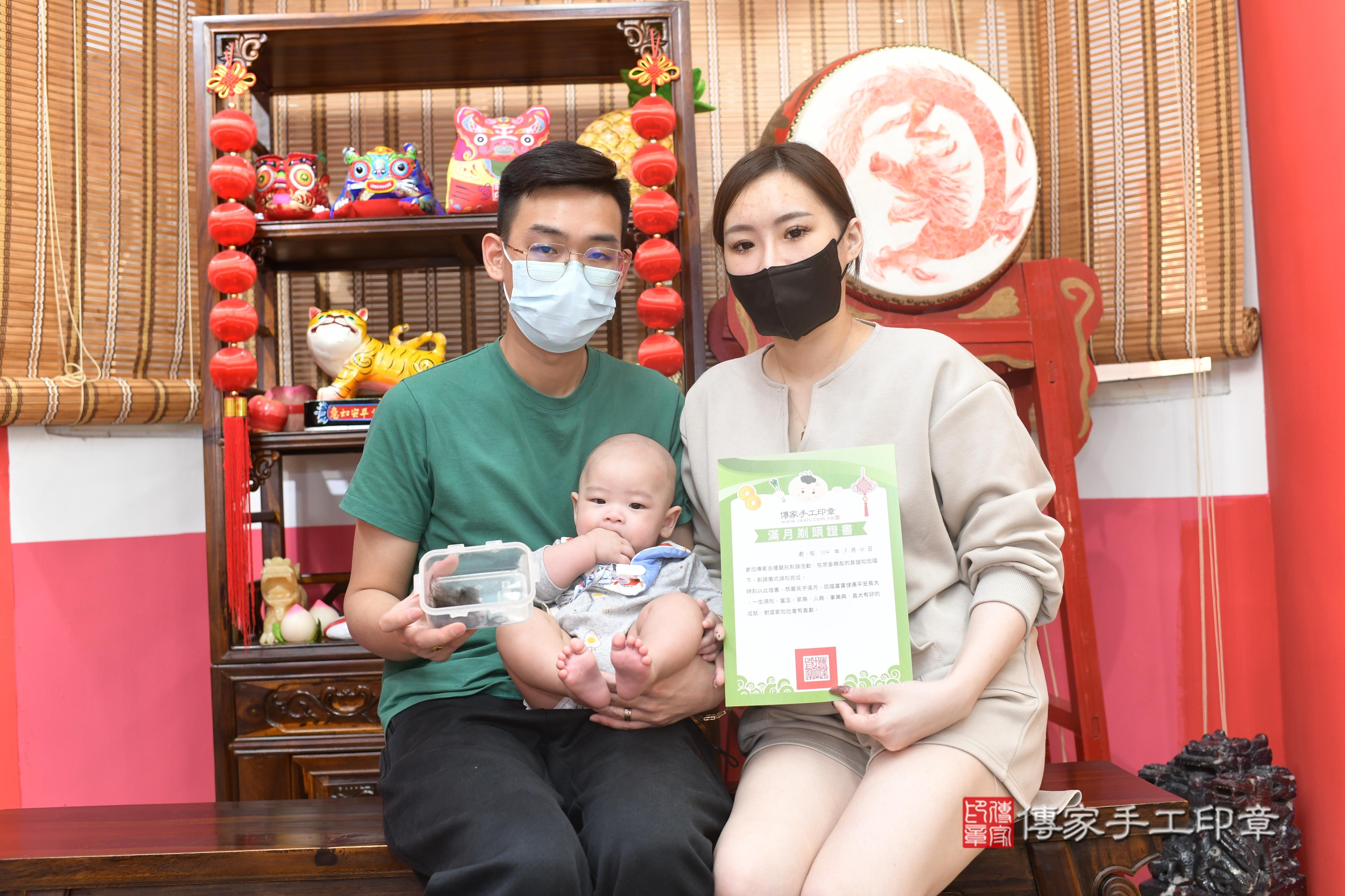 傳家手工印章高雄店、抓周、度脺、中國風會場、傳家嬰兒古禮、吉祥話、抓周道具物品24種、拍照。抓周證書。寶寶抓周、滿周歲、生日快樂、祝福