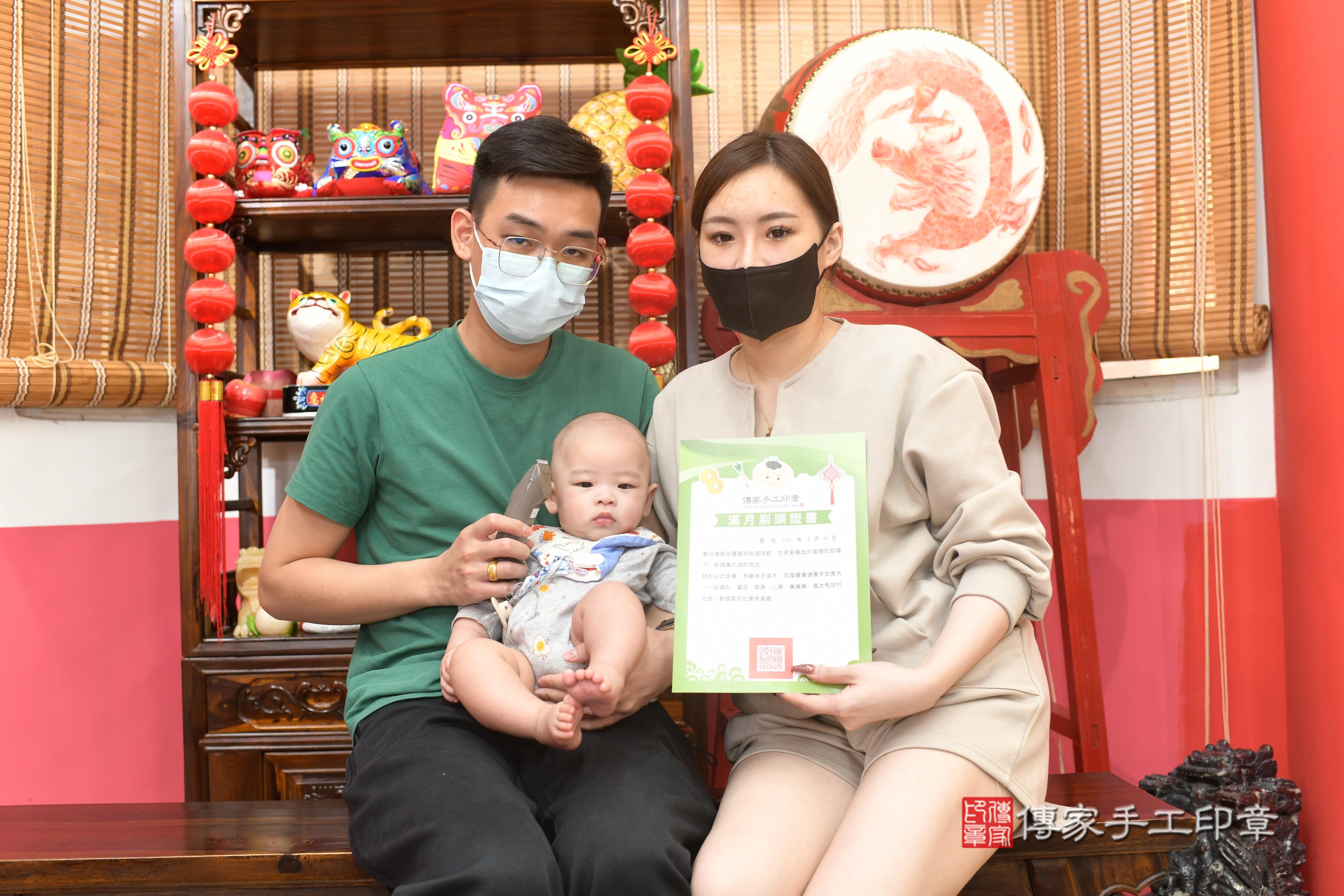 傳家手工印章高雄店、抓周、度脺、中國風會場、傳家嬰兒古禮、吉祥話、抓周道具物品24種、拍照。抓周證書。寶寶抓周、滿周歲、生日快樂、祝福