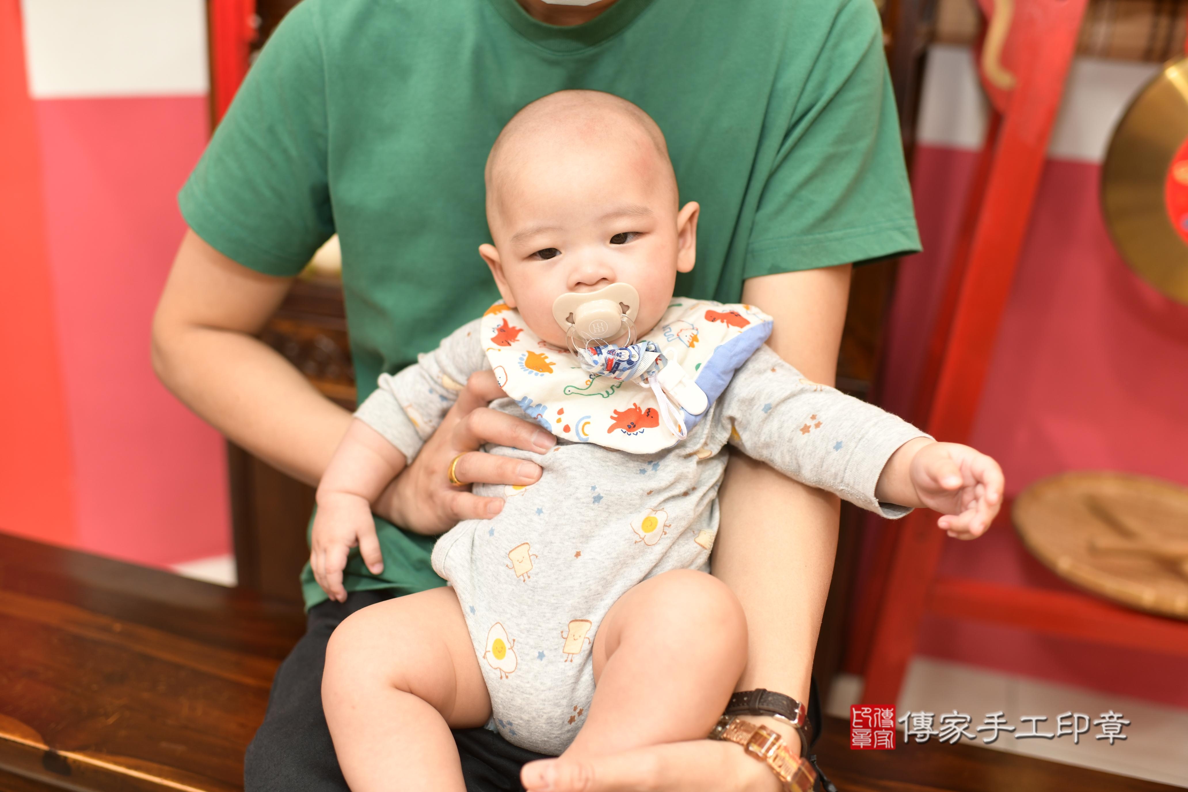 傳家手工印章高雄店、抓周、度脺、中國風會場、傳家嬰兒古禮、吉祥話、抓周道具物品24種、拍照。抓周證書。寶寶抓周、滿周歲、生日快樂、祝福