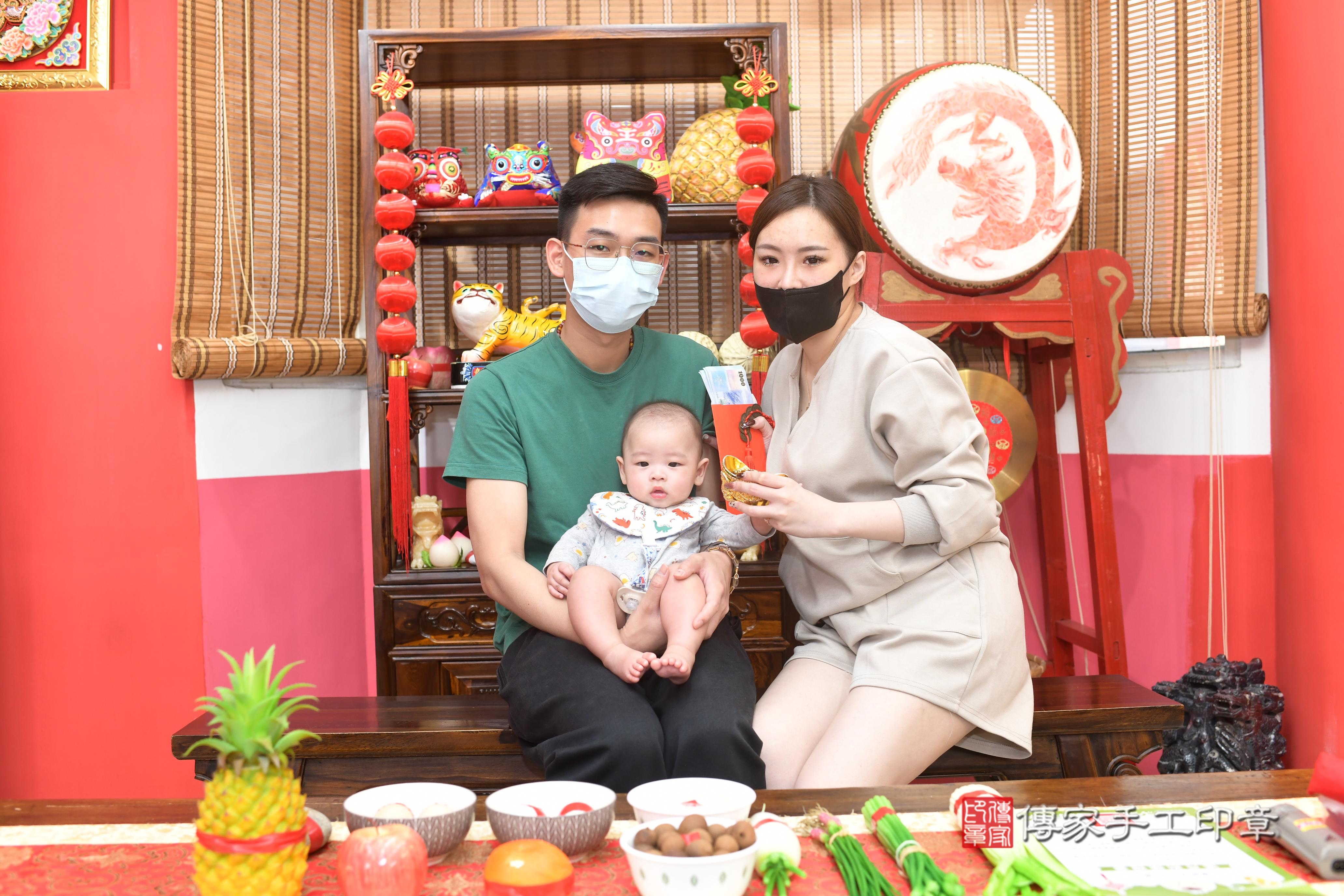 傳家手工印章高雄店、抓周、度脺、中國風會場、傳家嬰兒古禮、吉祥話、抓周道具物品24種、拍照。抓周證書。寶寶抓周、滿周歲、生日快樂、祝福