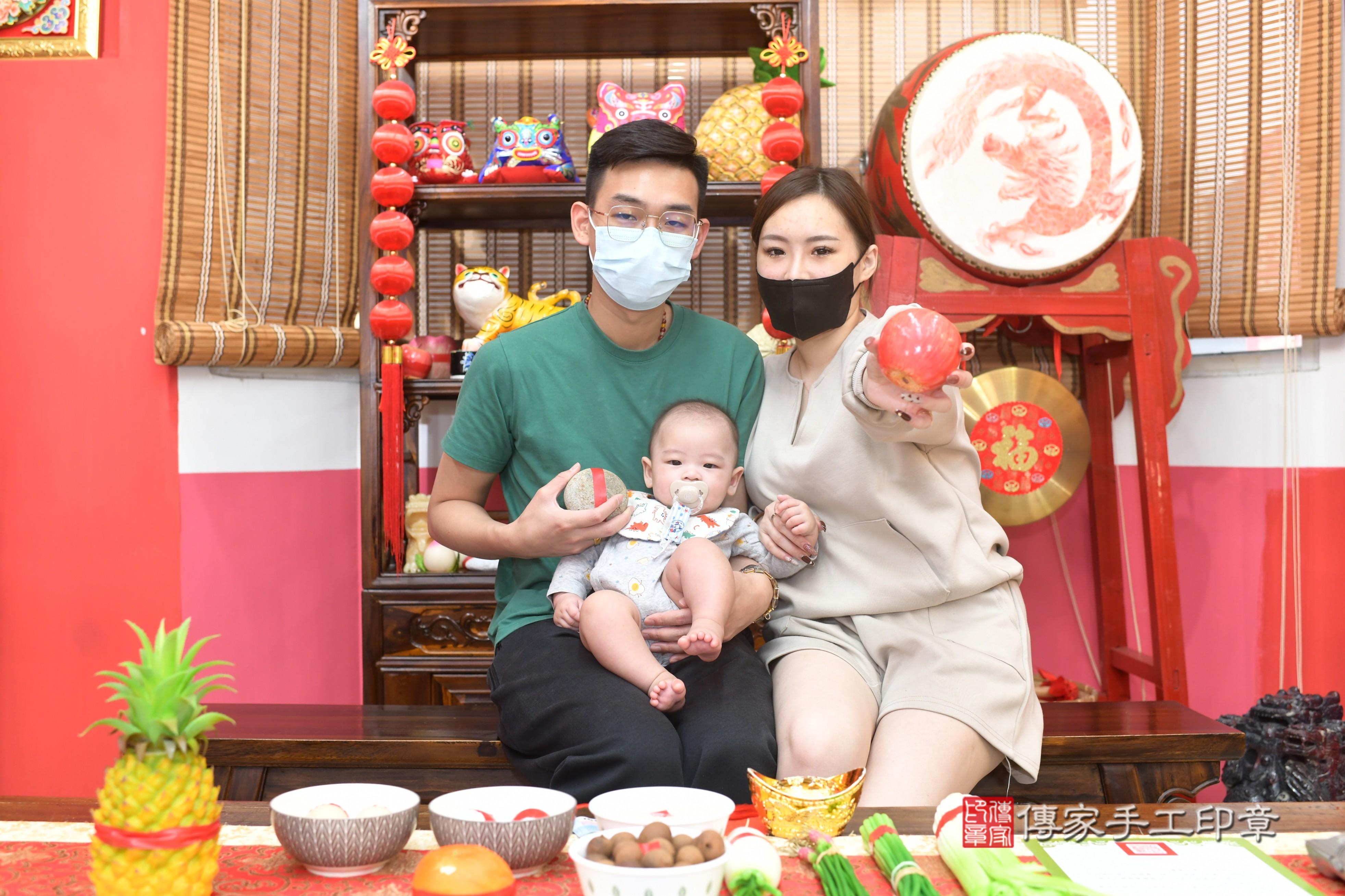 傳家手工印章高雄店、抓周、度脺、中國風會場、傳家嬰兒古禮、吉祥話、抓周道具物品24種、拍照。抓周證書。寶寶抓周、滿周歲、生日快樂、祝福