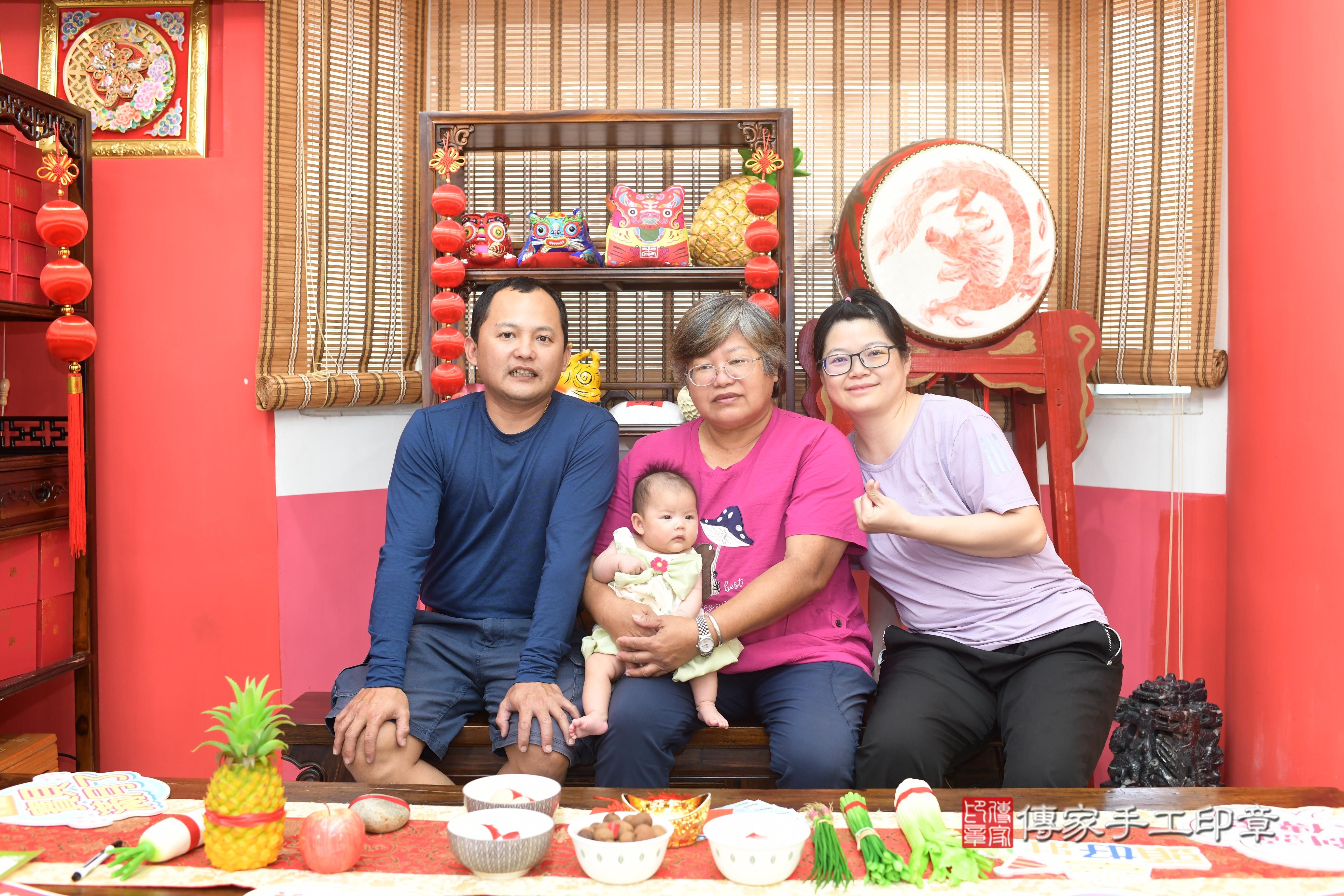 傳家手工印章高雄店、抓周、度脺、中國風會場、傳家嬰兒古禮、吉祥話、抓周道具物品24種、拍照。抓周證書。寶寶抓周、滿周歲、生日快樂、祝福