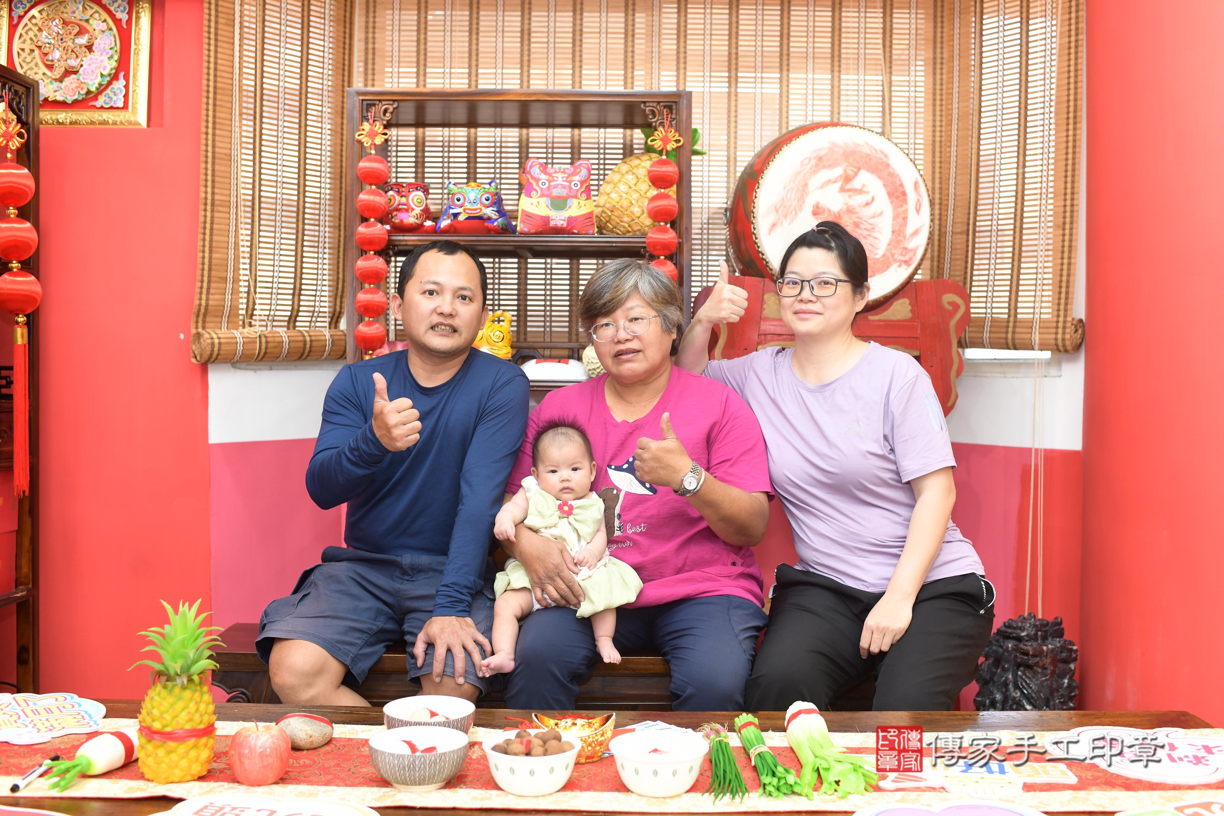 傳家手工印章高雄店、抓周、度脺、中國風會場、傳家嬰兒古禮、吉祥話、抓周道具物品24種、拍照。抓周證書。寶寶抓周、滿周歲、生日快樂、祝福