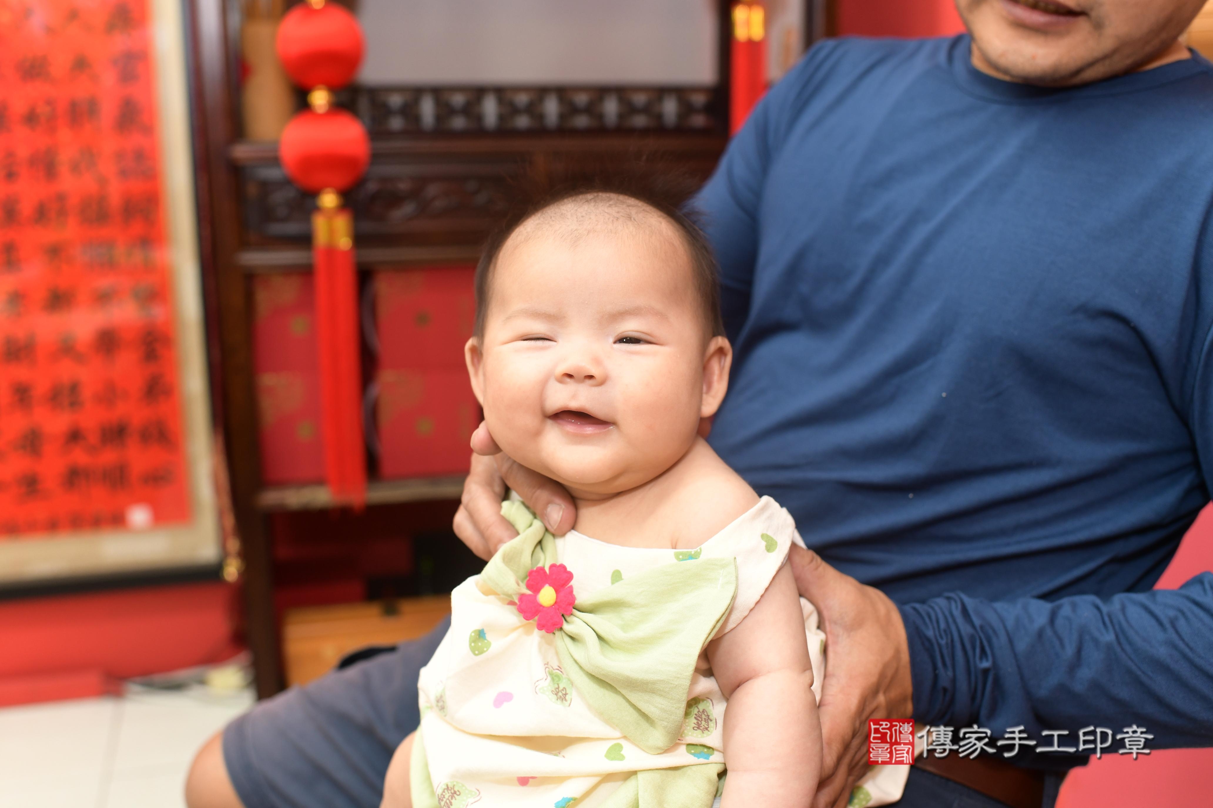 傳家手工印章高雄店、抓周、度脺、中國風會場、傳家嬰兒古禮、吉祥話、抓周道具物品24種、拍照。抓周證書。寶寶抓周、滿周歲、生日快樂、祝福