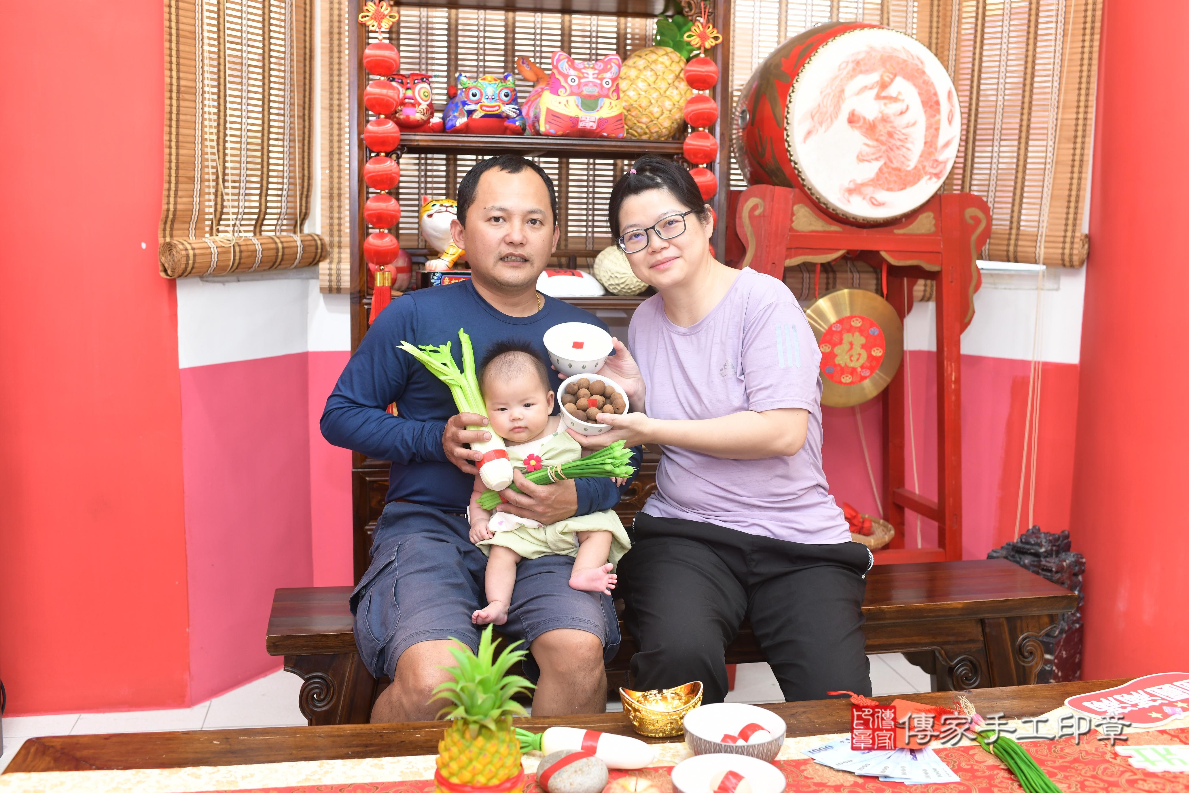 傳家手工印章高雄店、抓周、度脺、中國風會場、傳家嬰兒古禮、吉祥話、抓周道具物品24種、拍照。抓周證書。寶寶抓周、滿周歲、生日快樂、祝福
