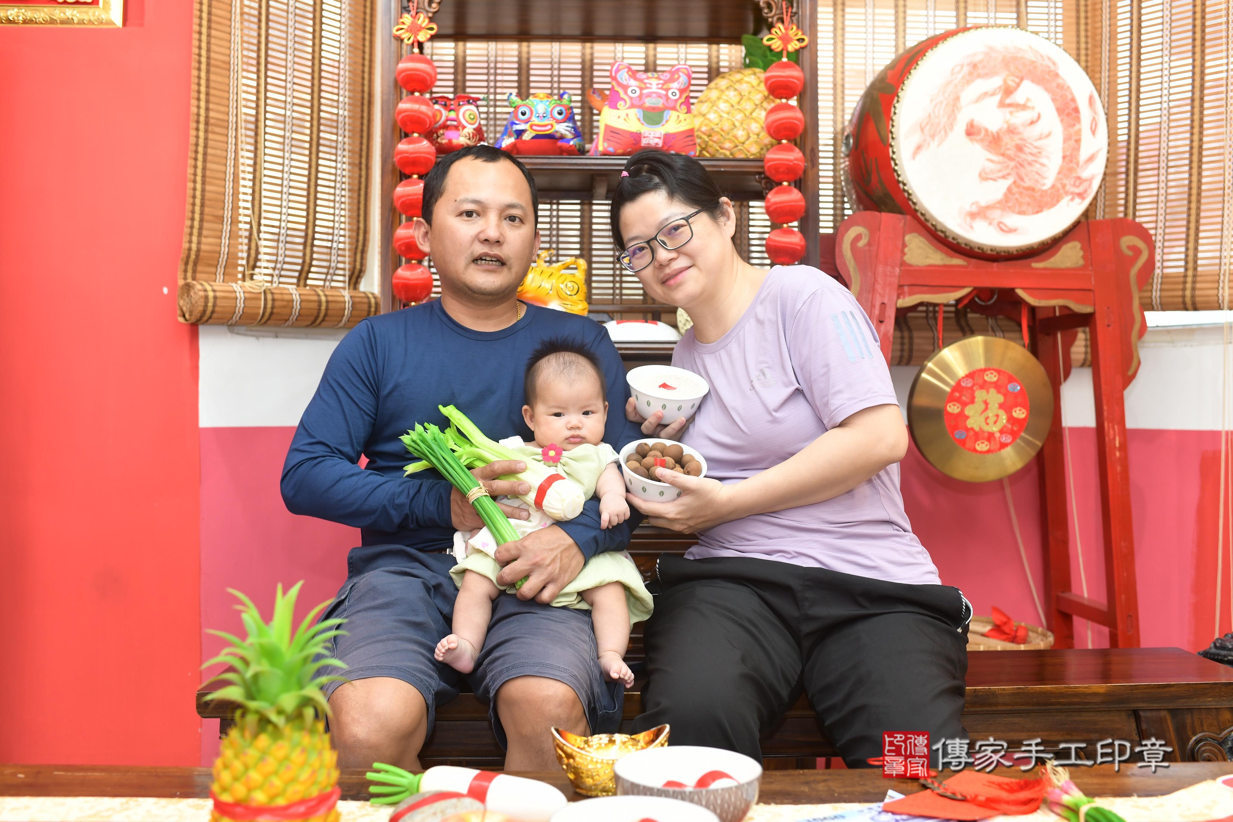 傳家手工印章高雄店、抓周、度脺、中國風會場、傳家嬰兒古禮、吉祥話、抓周道具物品24種、拍照。抓周證書。寶寶抓周、滿周歲、生日快樂、祝福