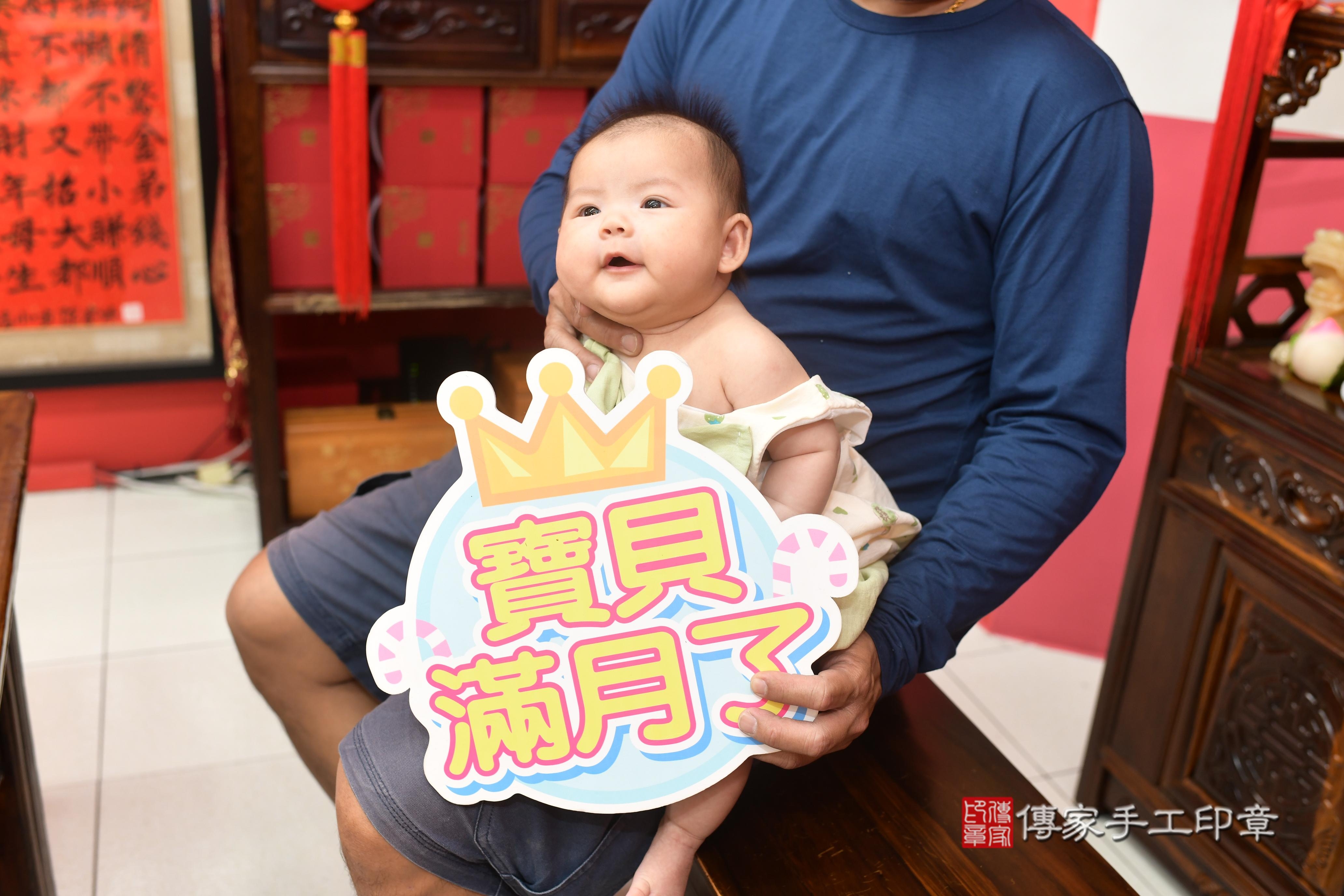 傳家手工印章高雄店、抓周、度脺、中國風會場、傳家嬰兒古禮、吉祥話、抓周道具物品24種、拍照。抓周證書。寶寶抓周、滿周歲、生日快樂、祝福