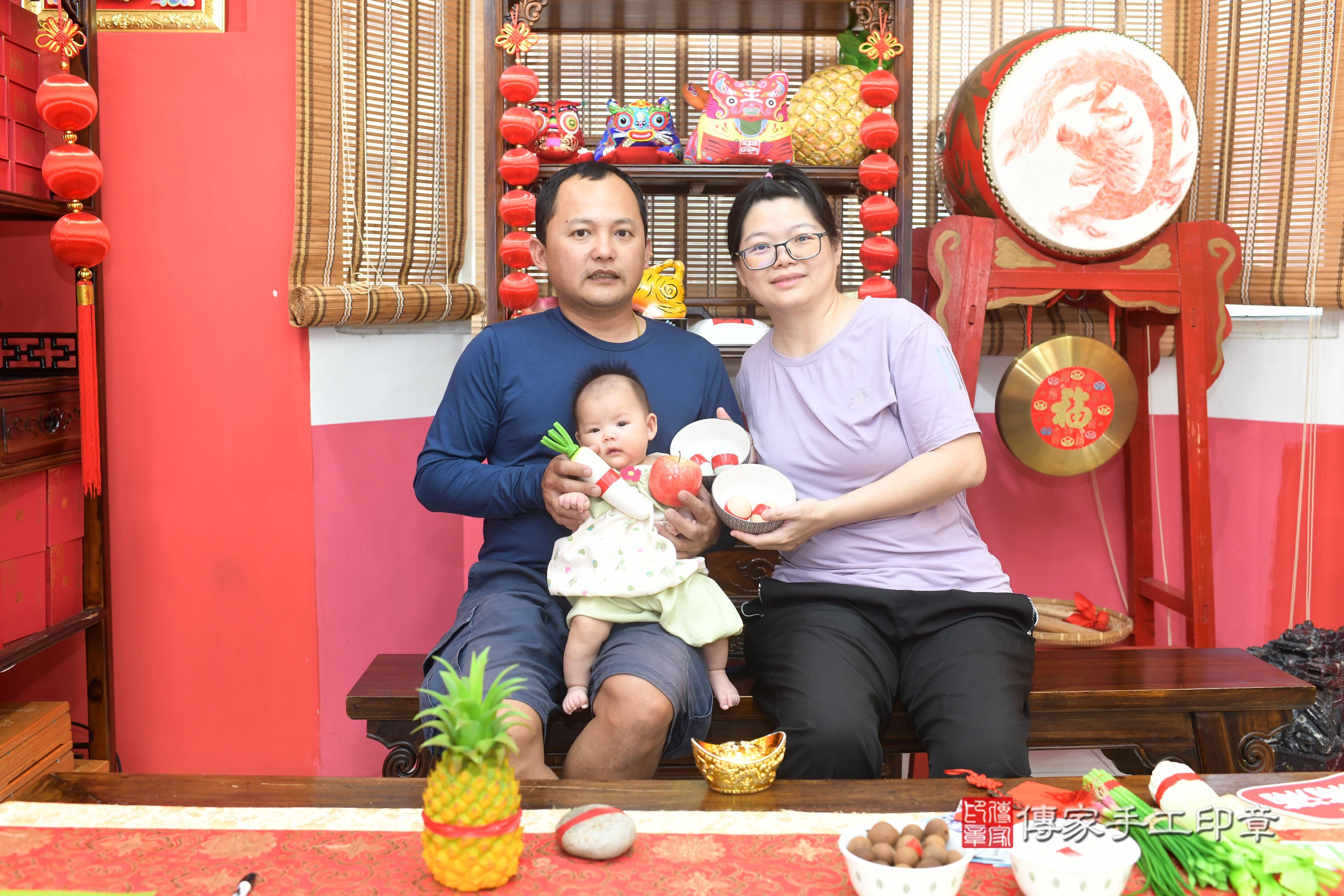 1742378062815751傳家手工印章高雄店、抓周、度脺、中國風會場、傳家嬰兒古禮、吉祥話、抓周道具物品24種、拍照。抓周證書。寶寶抓周、滿周歲、生日快樂、祝福jpg