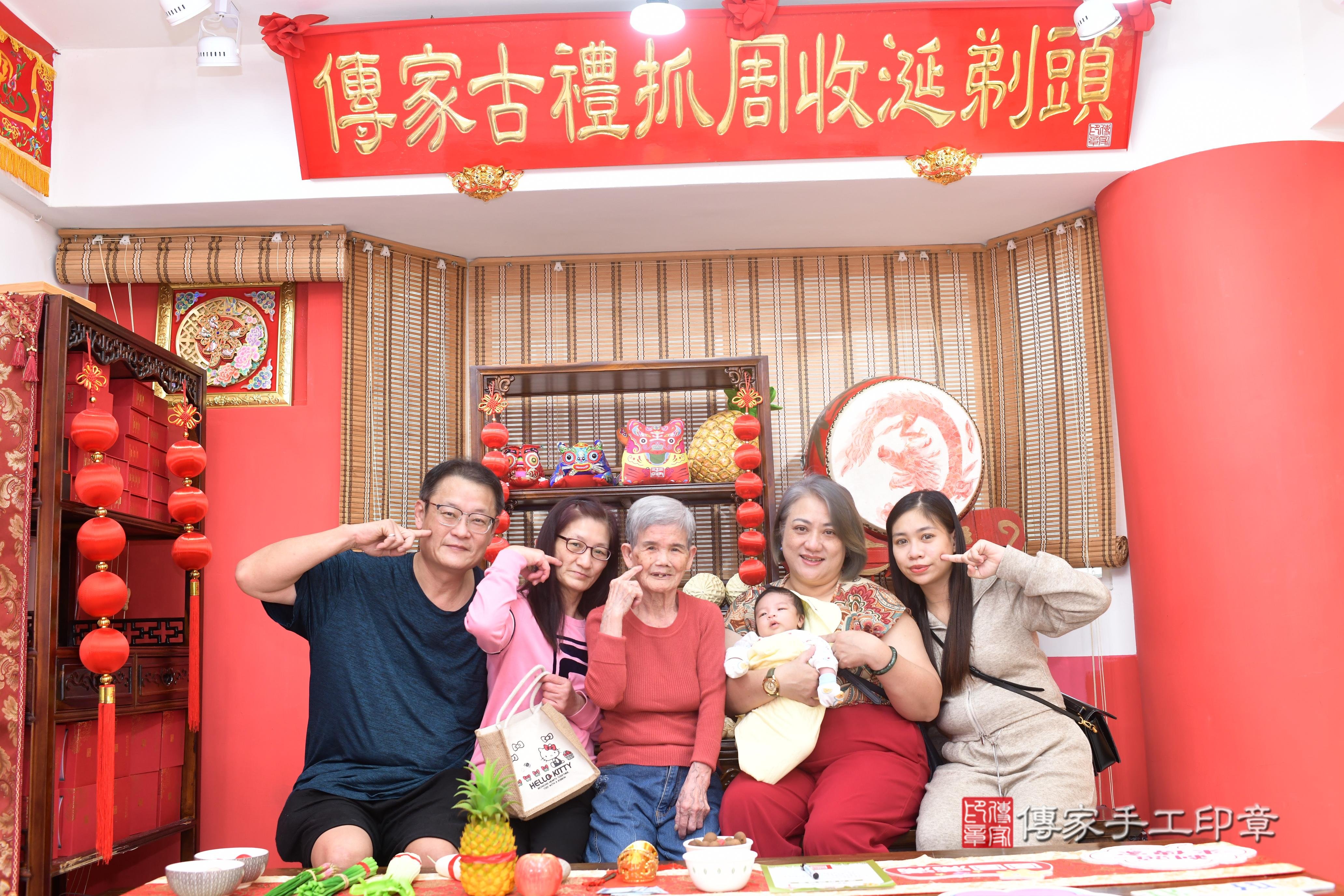 傳家手工印章高雄店、抓周、度脺、中國風會場、傳家嬰兒古禮、吉祥話、抓周道具物品24種、拍照。抓周證書。寶寶抓周、滿周歲、生日快樂、祝福