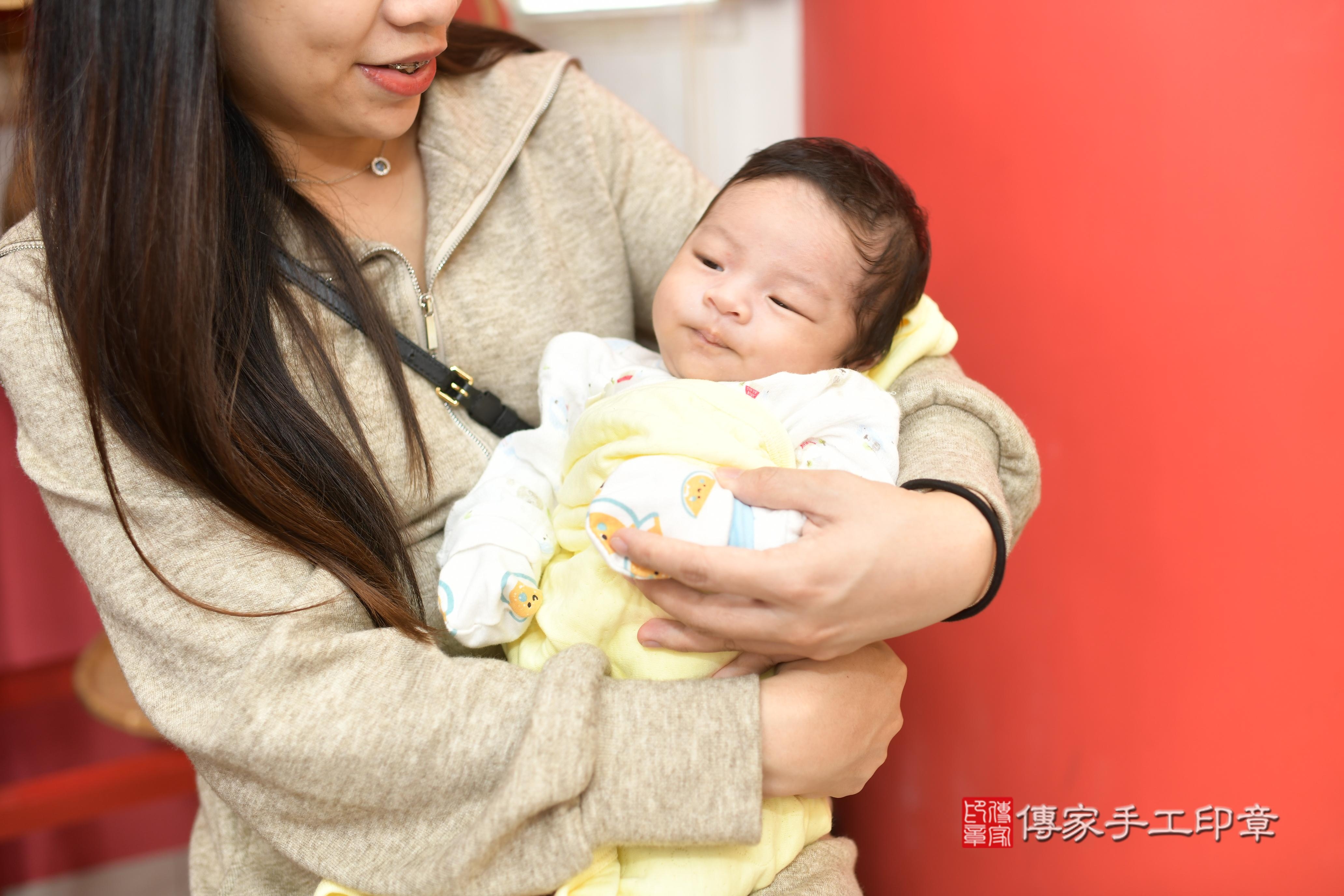傳家手工印章高雄店、抓周、度脺、中國風會場、傳家嬰兒古禮、吉祥話、抓周道具物品24種、拍照。抓周證書。寶寶抓周、滿周歲、生日快樂、祝福