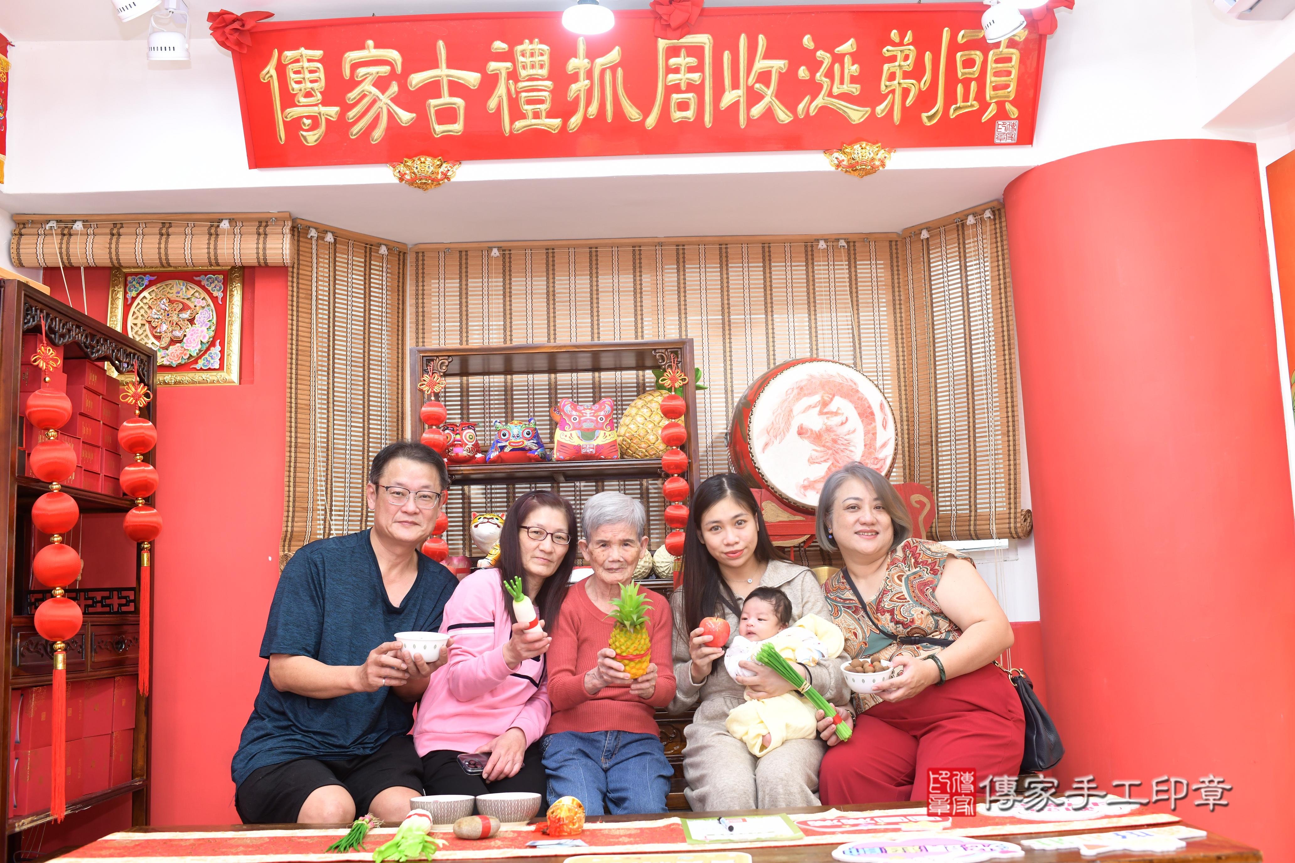 傳家手工印章高雄店、抓周、度脺、中國風會場、傳家嬰兒古禮、吉祥話、抓周道具物品24種、拍照。抓周證書。寶寶抓周、滿周歲、生日快樂、祝福