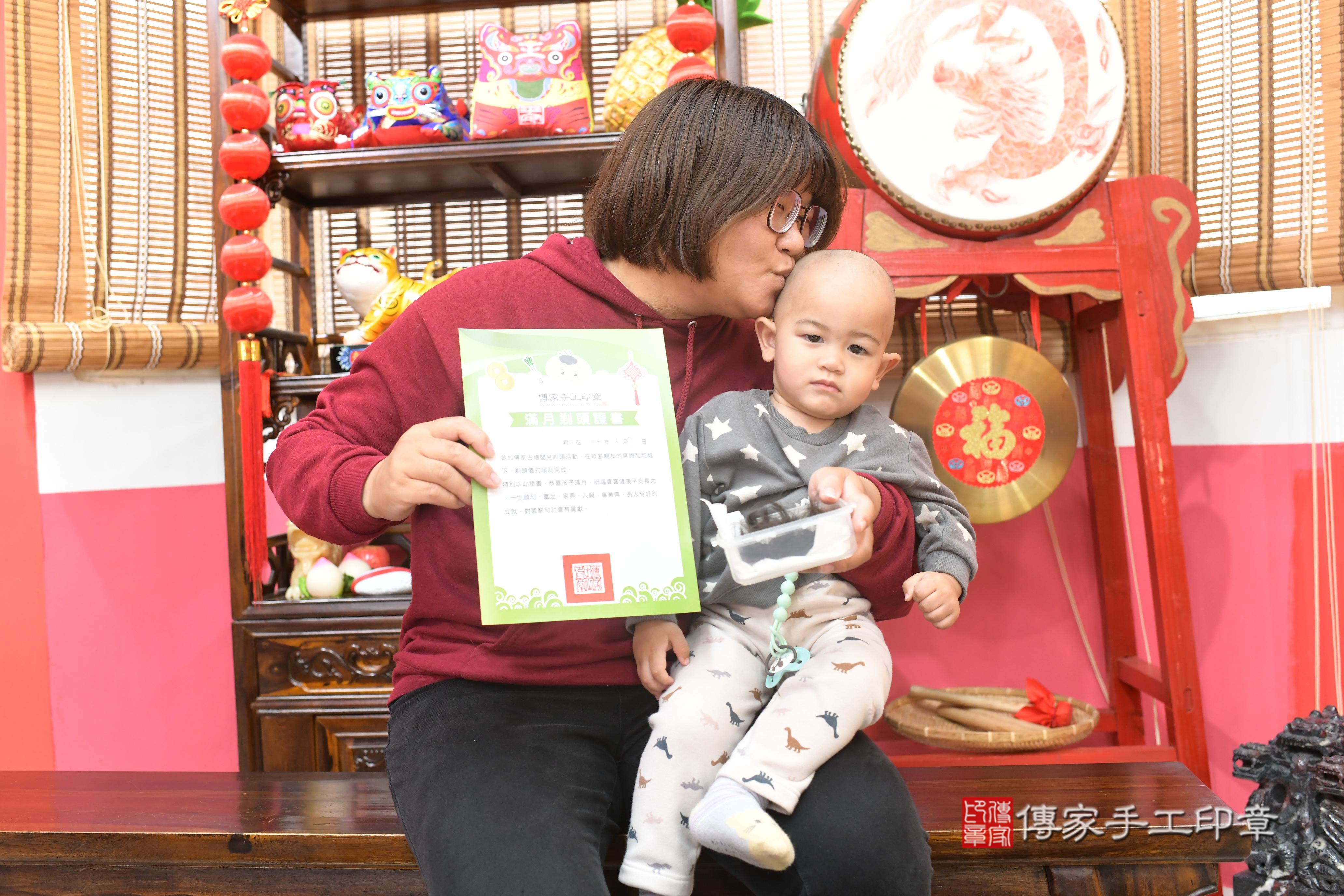 傳家手工印章高雄店、抓周、度脺、中國風會場、傳家嬰兒古禮、吉祥話、抓周道具物品24種、拍照。抓周證書。寶寶抓周、滿周歲、生日快樂、祝福