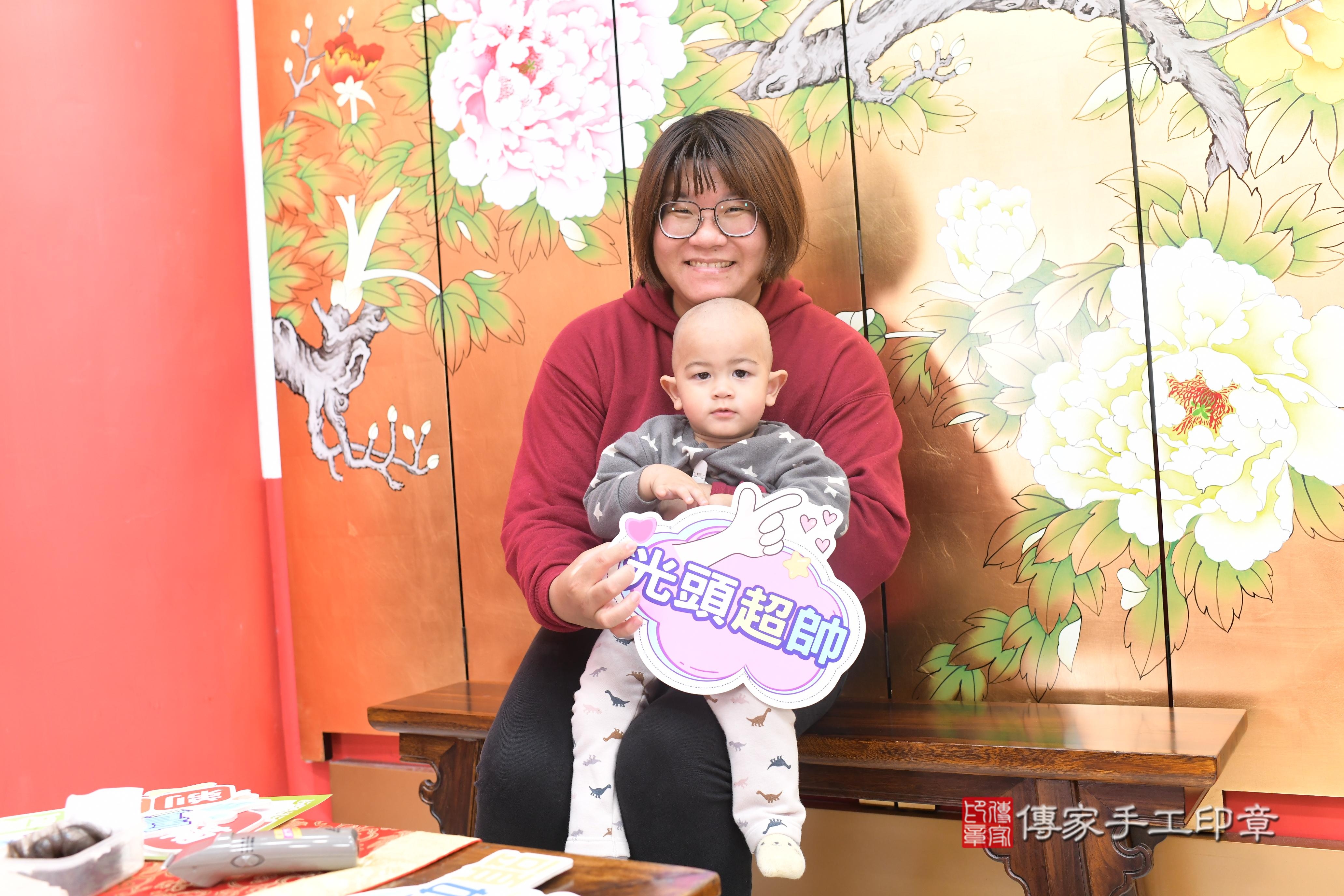 傳家手工印章高雄店、抓周、度脺、中國風會場、傳家嬰兒古禮、吉祥話、抓周道具物品24種、拍照。抓周證書。寶寶抓周、滿周歲、生日快樂、祝福