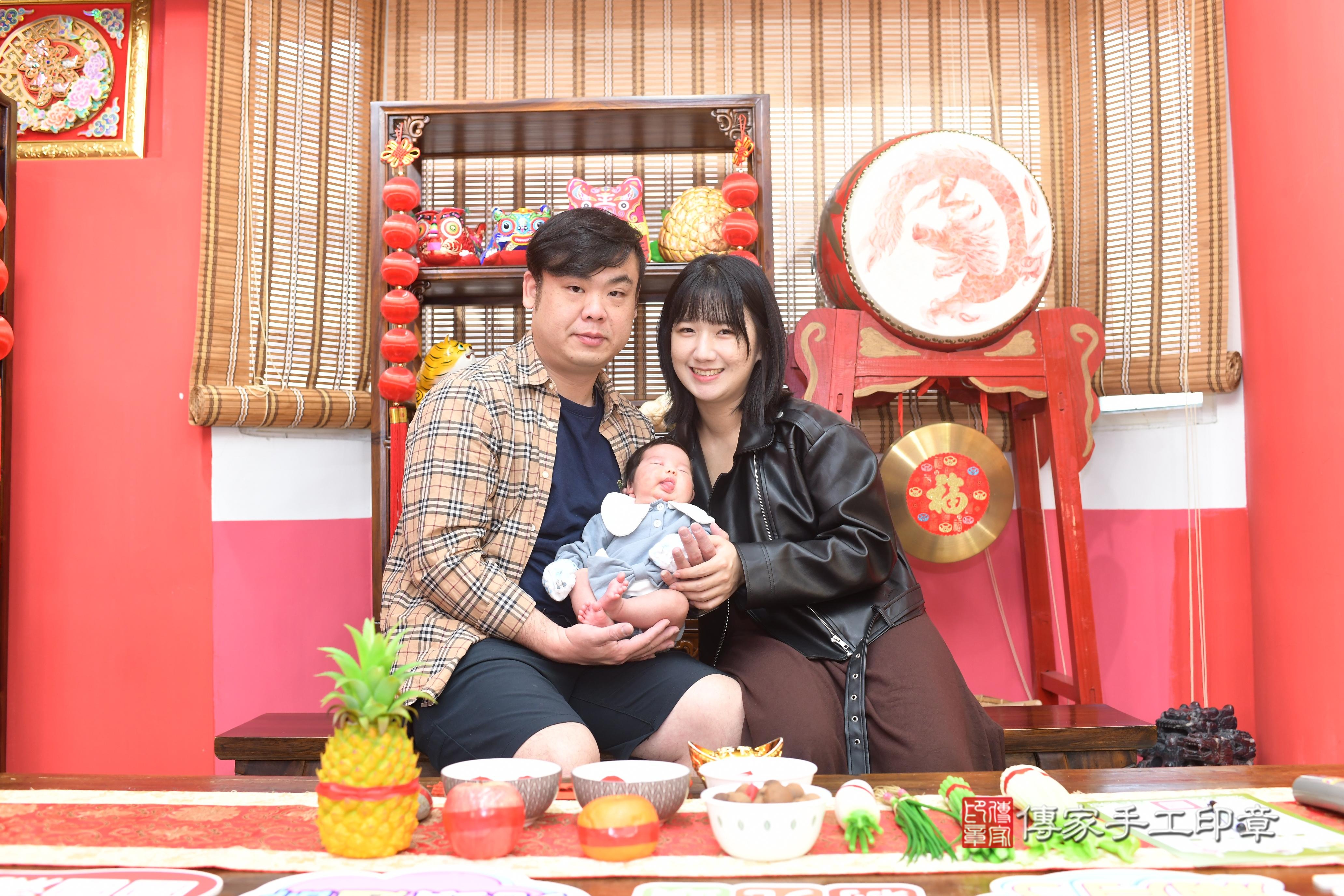 傳家手工印章高雄店、抓周、度脺、中國風會場、傳家嬰兒古禮、吉祥話、抓周道具物品24種、拍照。抓周證書。寶寶抓周、滿周歲、生日快樂、祝福
