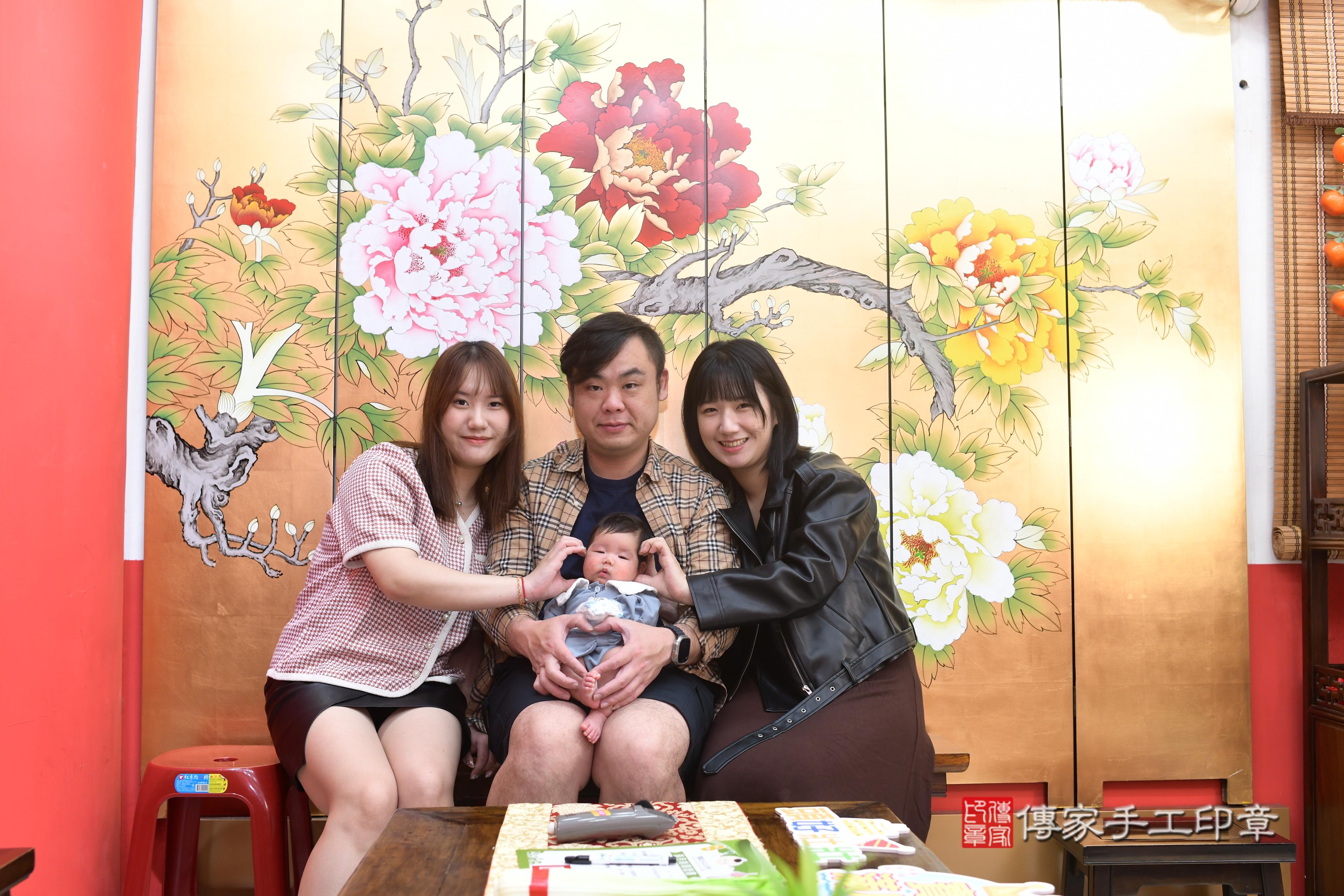 傳家手工印章高雄店、抓周、度脺、中國風會場、傳家嬰兒古禮、吉祥話、抓周道具物品24種、拍照。抓周證書。寶寶抓周、滿周歲、生日快樂、祝福