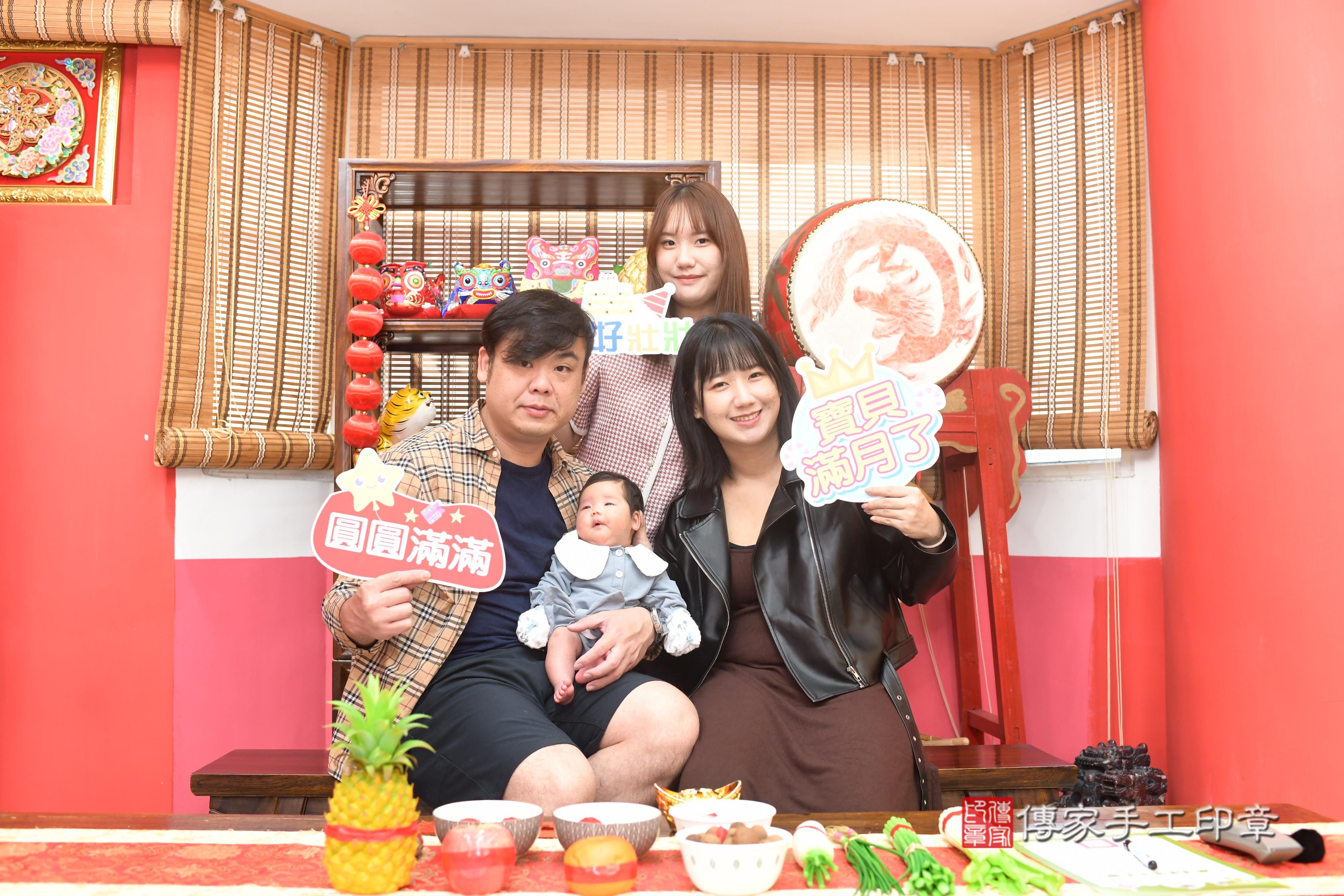 傳家手工印章高雄店、抓周、度脺、中國風會場、傳家嬰兒古禮、吉祥話、抓周道具物品24種、拍照。抓周證書。寶寶抓周、滿周歲、生日快樂、祝福