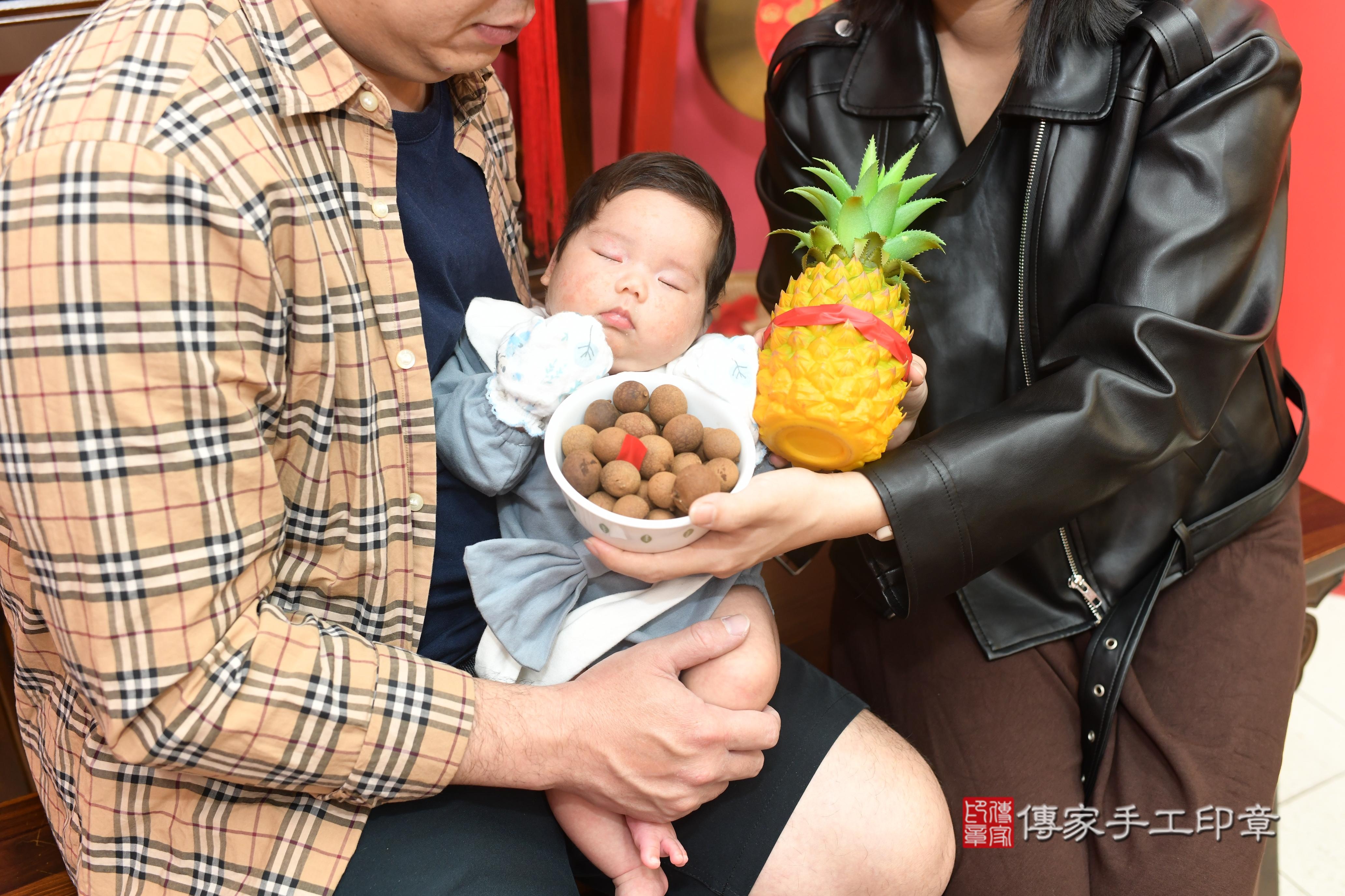 傳家手工印章高雄店、抓周、度脺、中國風會場、傳家嬰兒古禮、吉祥話、抓周道具物品24種、拍照。抓周證書。寶寶抓周、滿周歲、生日快樂、祝福