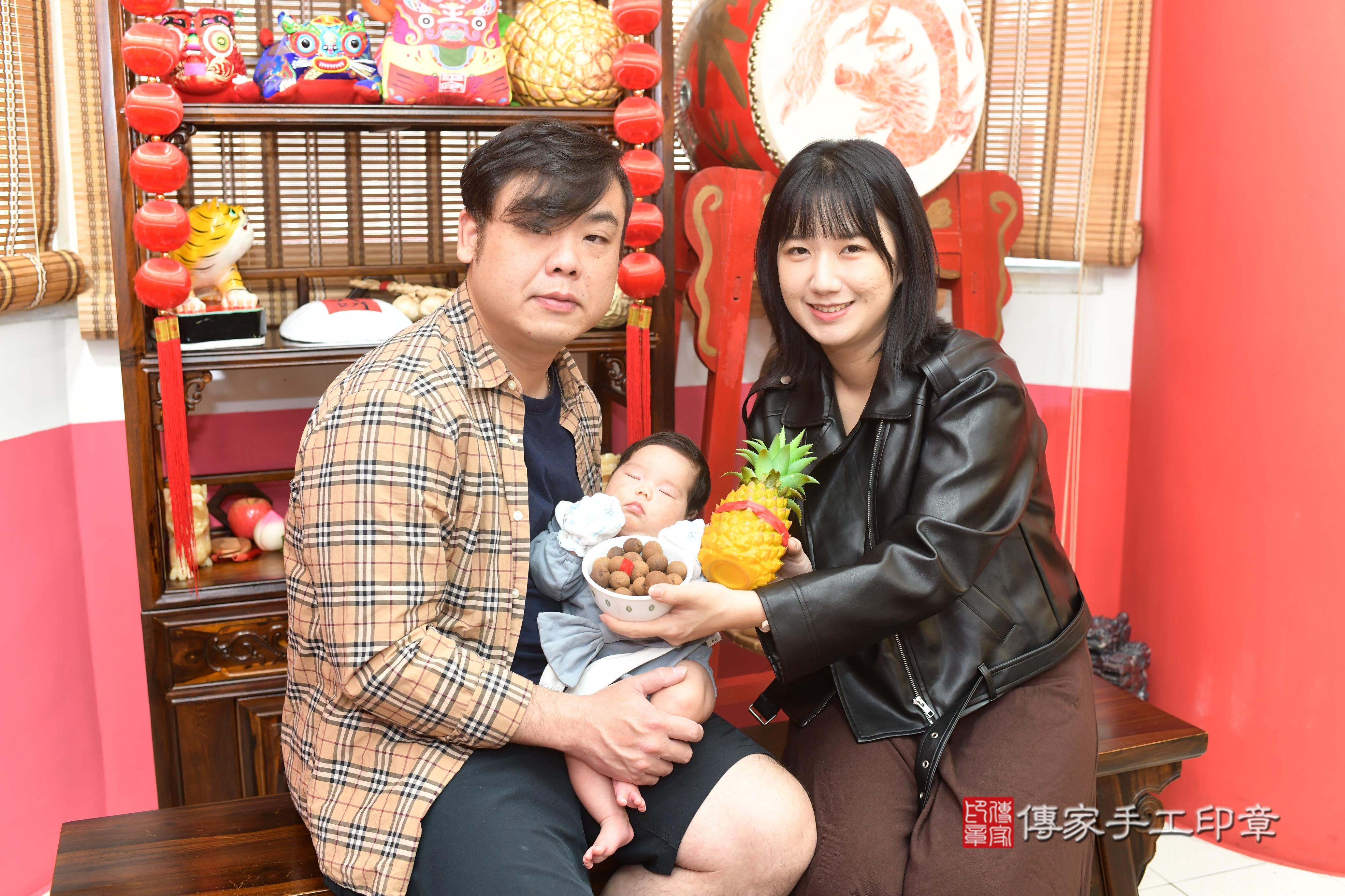 傳家手工印章高雄店、抓周、度脺、中國風會場、傳家嬰兒古禮、吉祥話、抓周道具物品24種、拍照。抓周證書。寶寶抓周、滿周歲、生日快樂、祝福