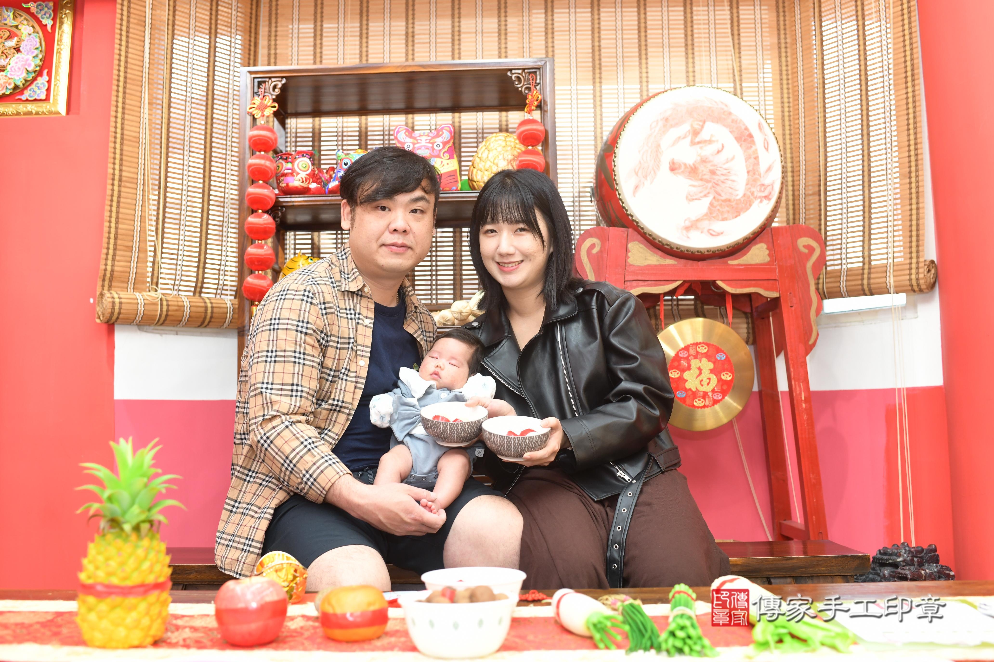 傳家手工印章高雄店、抓周、度脺、中國風會場、傳家嬰兒古禮、吉祥話、抓周道具物品24種、拍照。抓周證書。寶寶抓周、滿周歲、生日快樂、祝福
