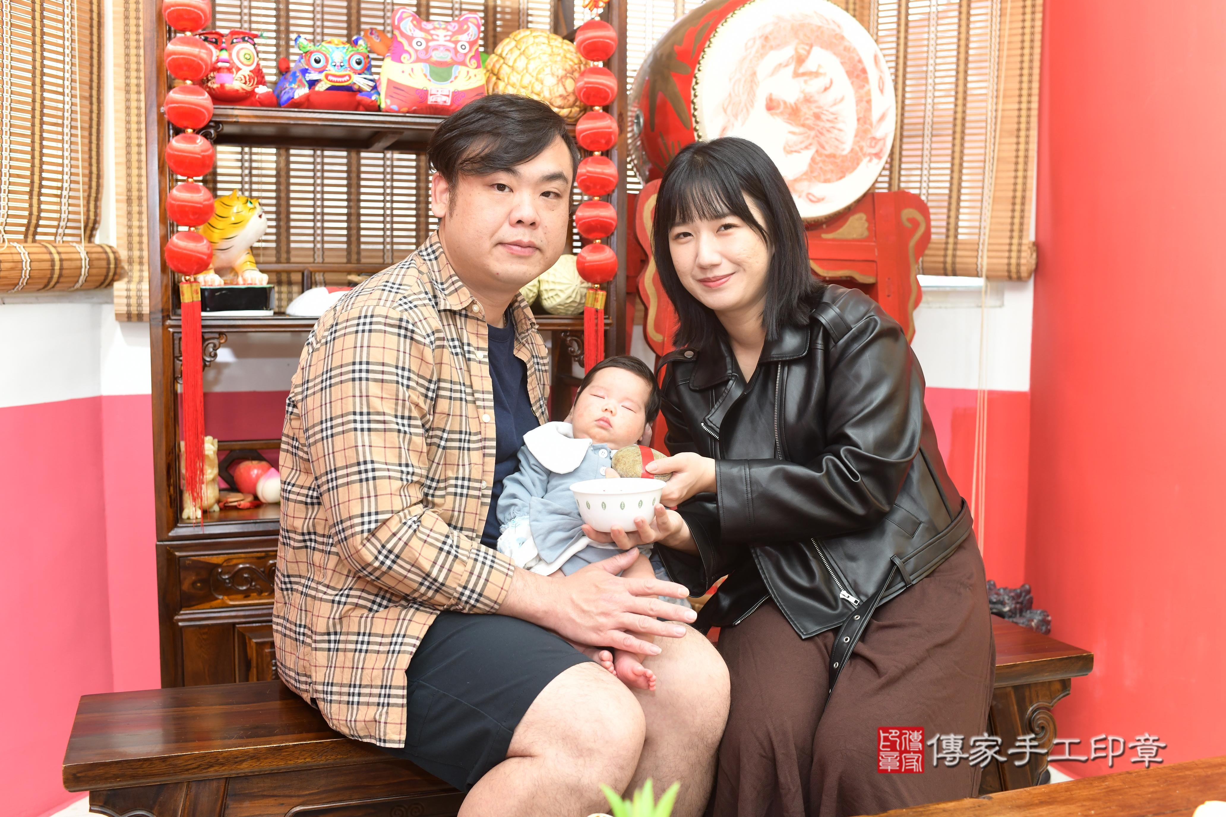 傳家手工印章高雄店、抓周、度脺、中國風會場、傳家嬰兒古禮、吉祥話、抓周道具物品24種、拍照。抓周證書。寶寶抓周、滿周歲、生日快樂、祝福
