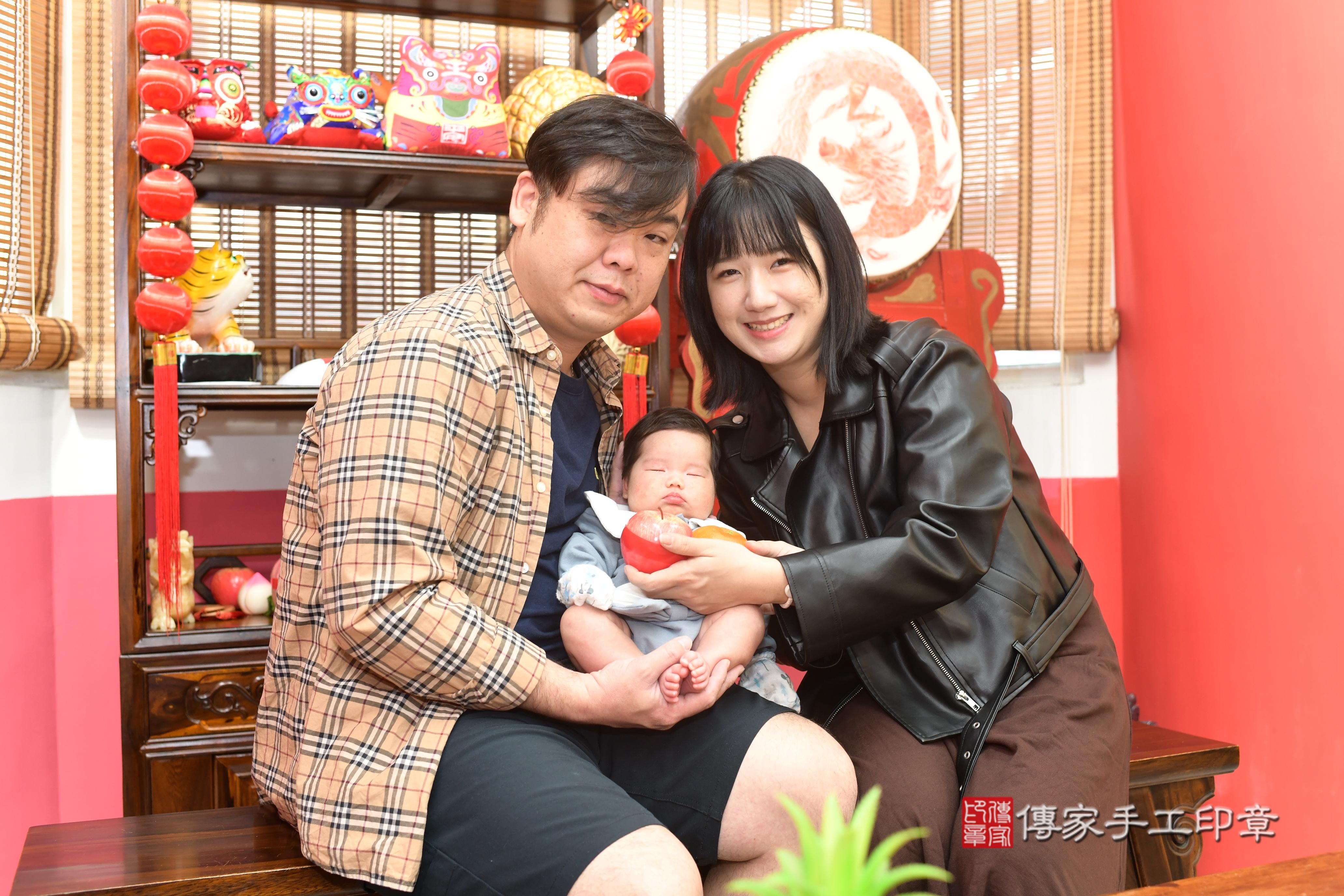 傳家手工印章高雄店、抓周、度脺、中國風會場、傳家嬰兒古禮、吉祥話、抓周道具物品24種、拍照。抓周證書。寶寶抓周、滿周歲、生日快樂、祝福