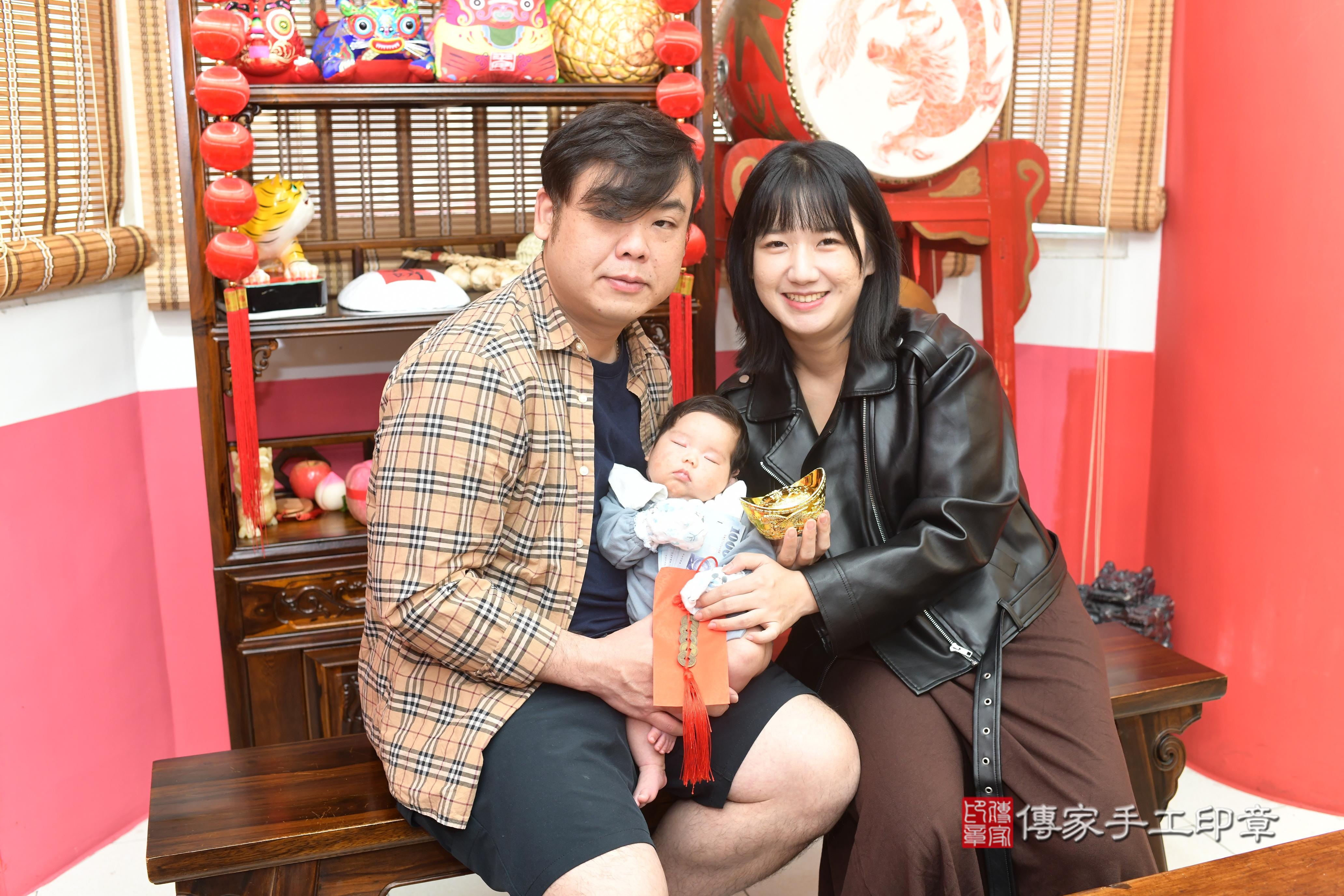 傳家手工印章高雄店、抓周、度脺、中國風會場、傳家嬰兒古禮、吉祥話、抓周道具物品24種、拍照。抓周證書。寶寶抓周、滿周歲、生日快樂、祝福