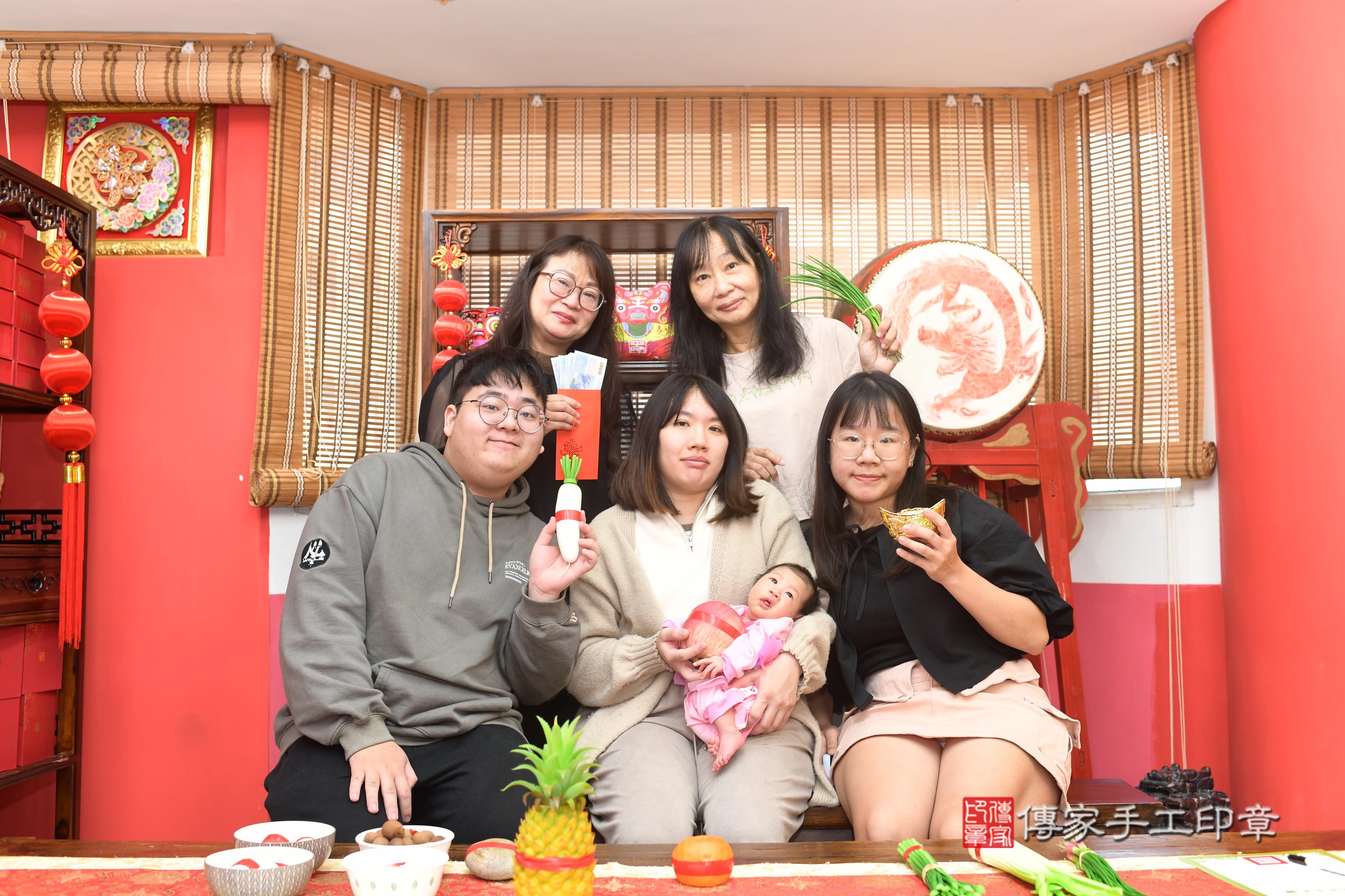 傳家手工印章高雄店、抓周、度脺、中國風會場、傳家嬰兒古禮、吉祥話、抓周道具物品24種、拍照。抓周證書。寶寶抓周、滿周歲、生日快樂、祝福