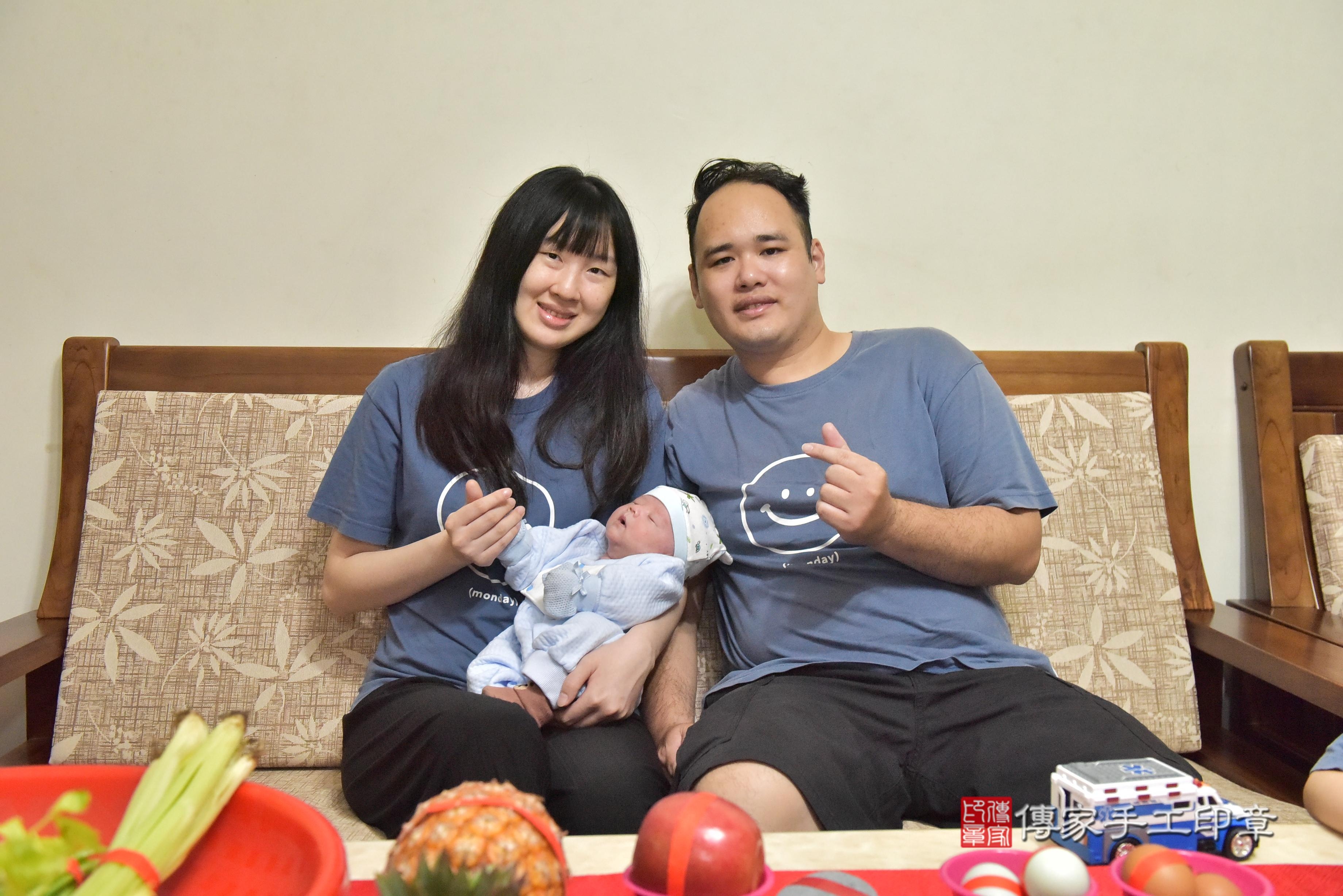 傳家手工印章高雄店、抓周、度脺、中國風會場、傳家嬰兒古禮、吉祥話、抓周道具物品24種、拍照。抓周證書。寶寶抓周、滿周歲、生日快樂、祝福