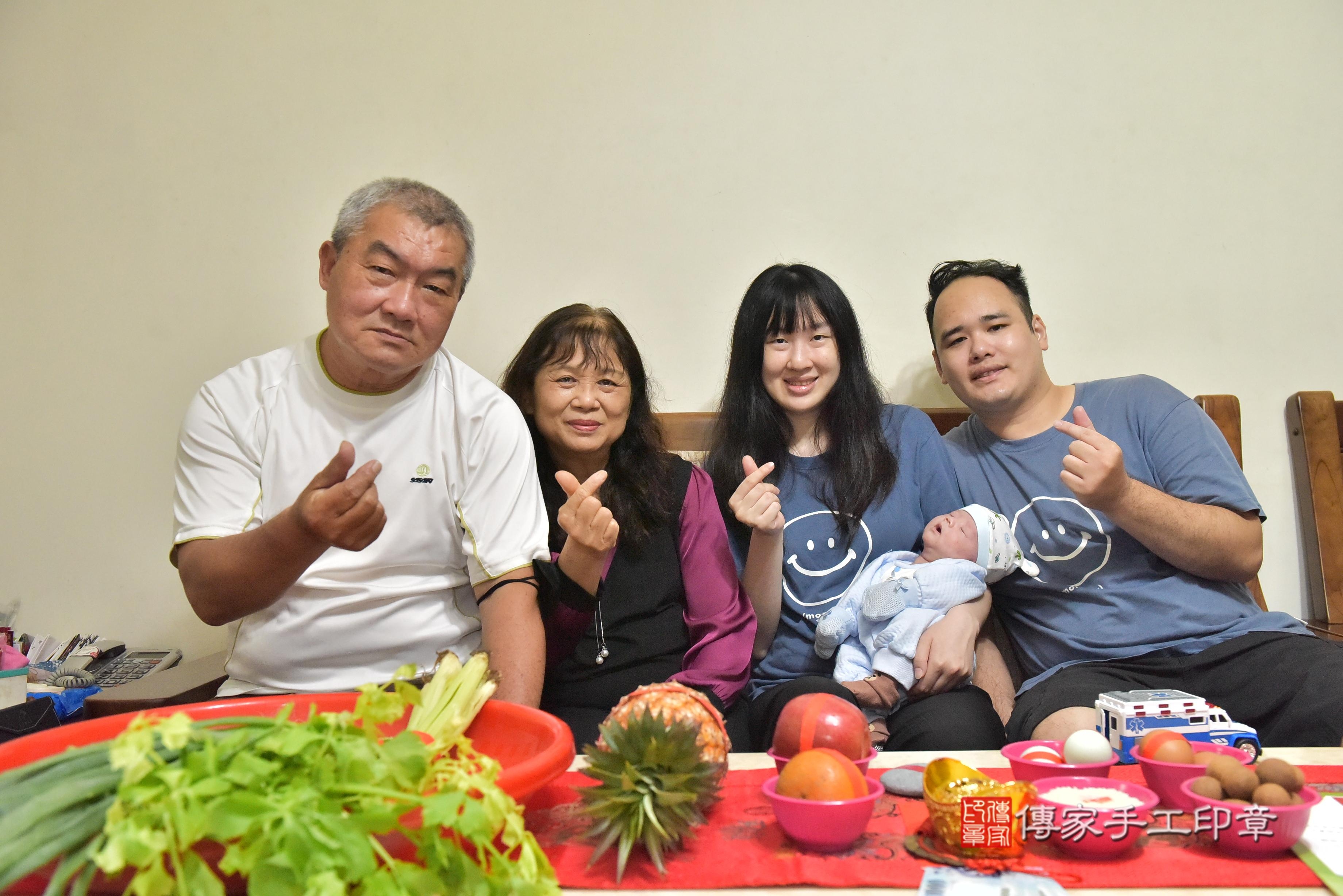 傳家手工印章高雄店、抓周、度脺、中國風會場、傳家嬰兒古禮、吉祥話、抓周道具物品24種、拍照。抓周證書。寶寶抓周、滿周歲、生日快樂、祝福
