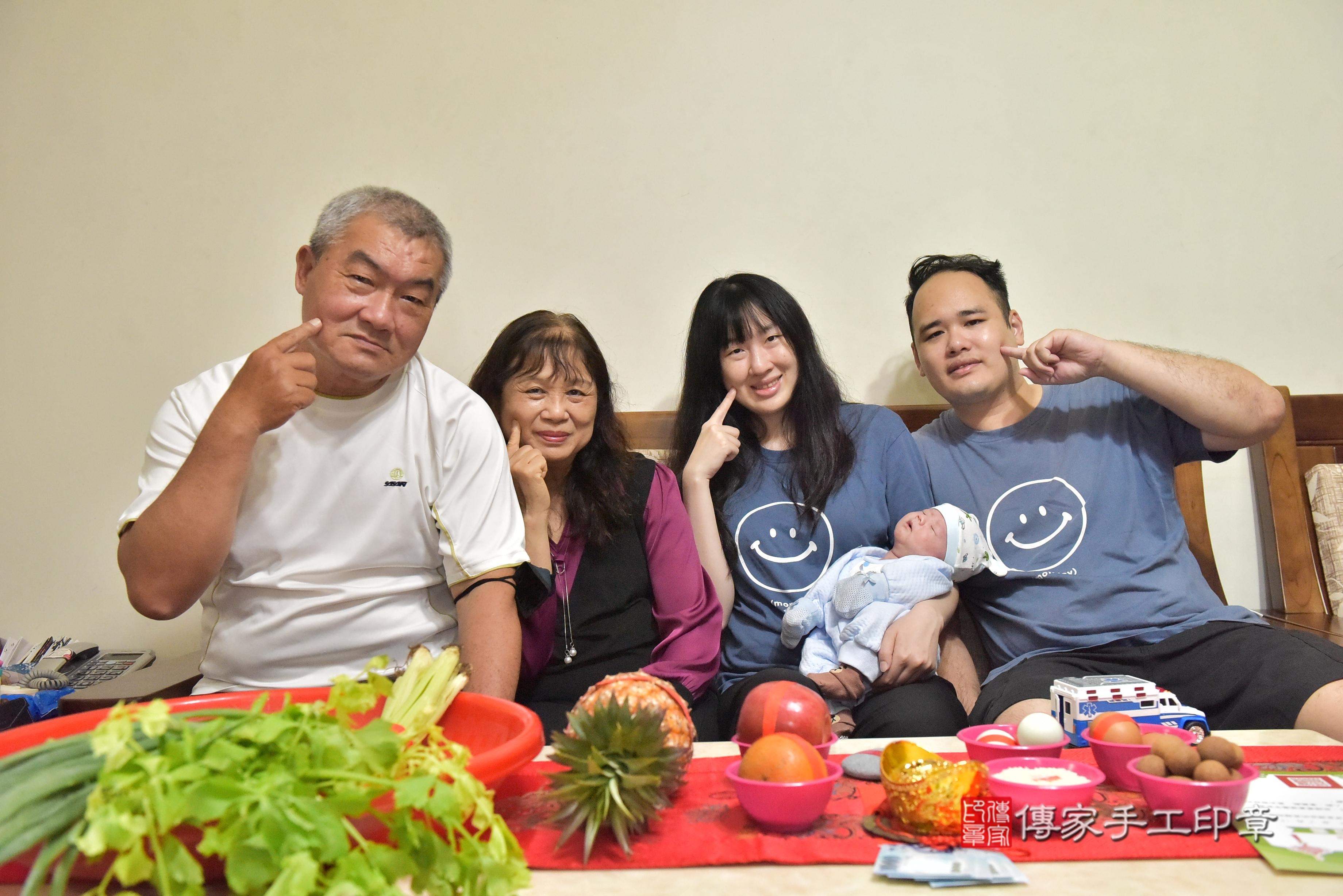 傳家手工印章高雄店、抓周、度脺、中國風會場、傳家嬰兒古禮、吉祥話、抓周道具物品24種、拍照。抓周證書。寶寶抓周、滿周歲、生日快樂、祝福