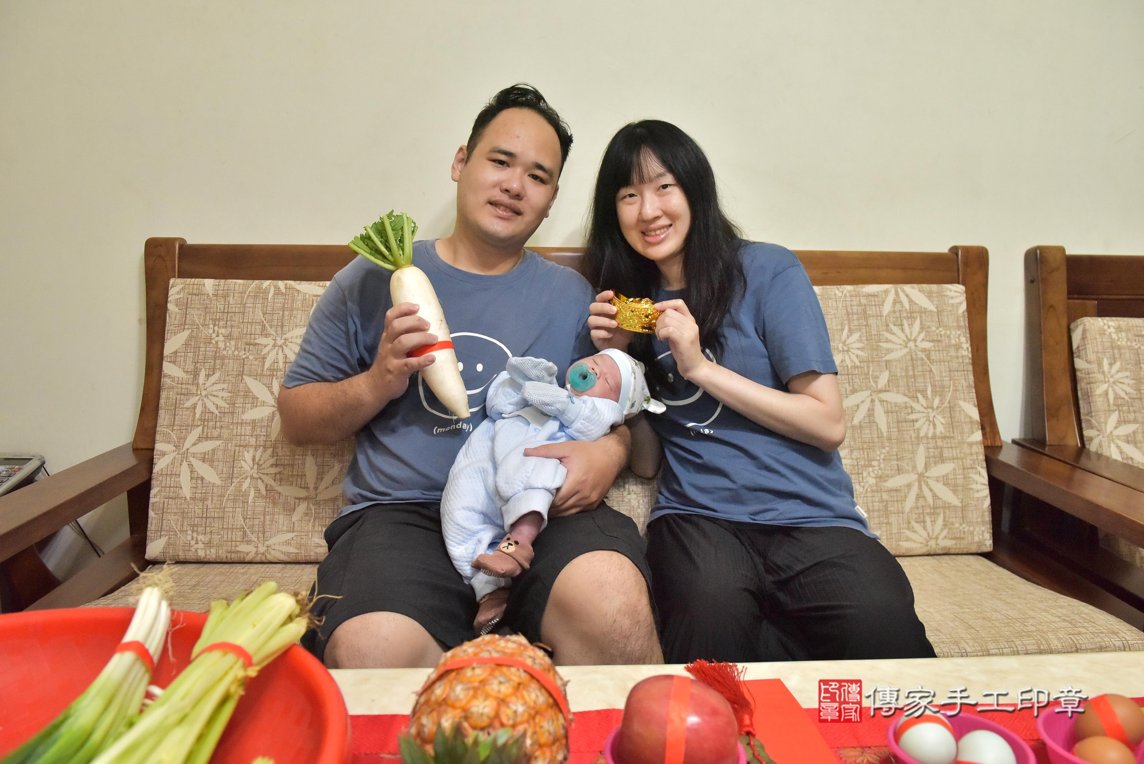 傳家手工印章高雄店、抓周、度脺、中國風會場、傳家嬰兒古禮、吉祥話、抓周道具物品24種、拍照。抓周證書。寶寶抓周、滿周歲、生日快樂、祝福