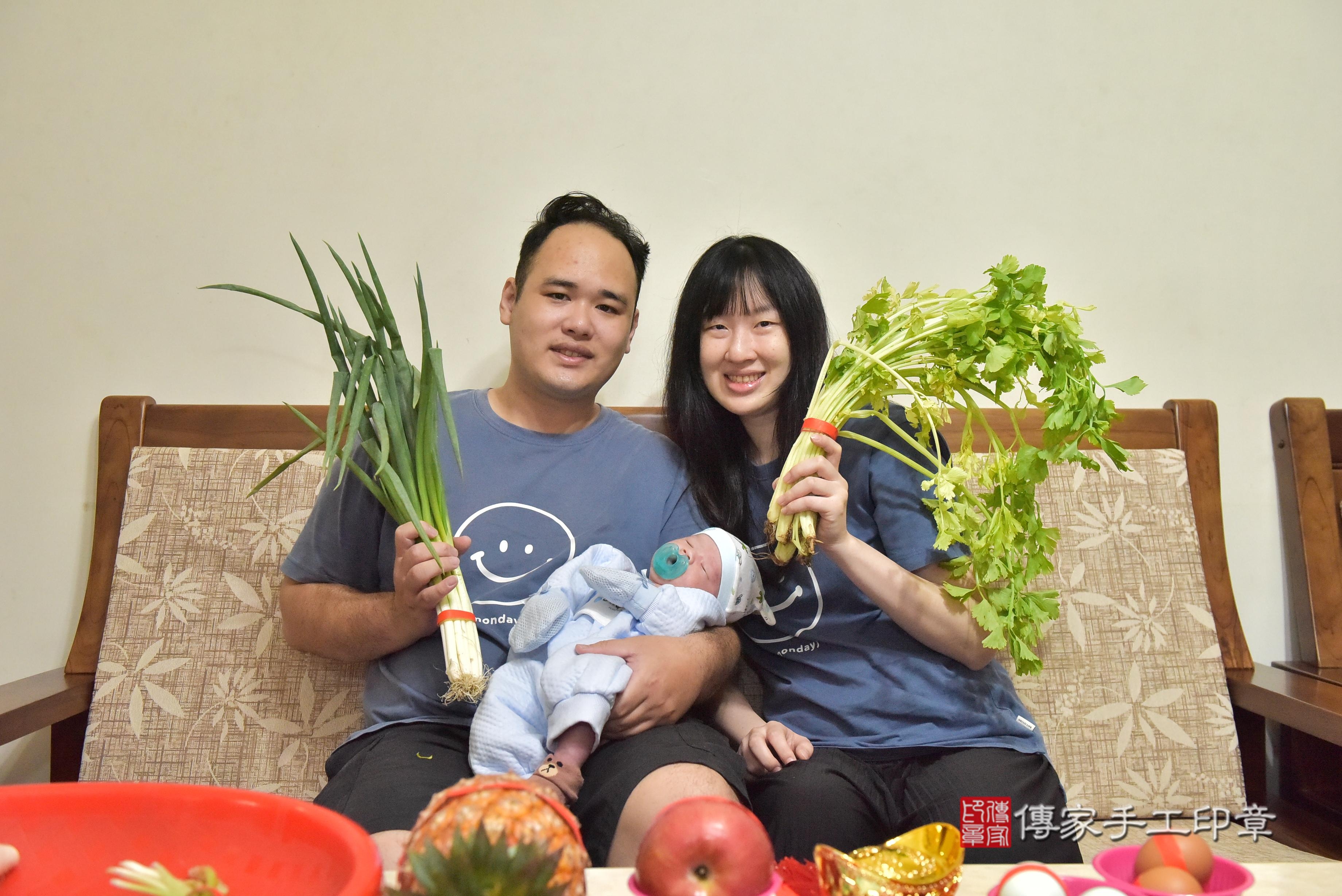 傳家手工印章高雄店、抓周、度脺、中國風會場、傳家嬰兒古禮、吉祥話、抓周道具物品24種、拍照。抓周證書。寶寶抓周、滿周歲、生日快樂、祝福