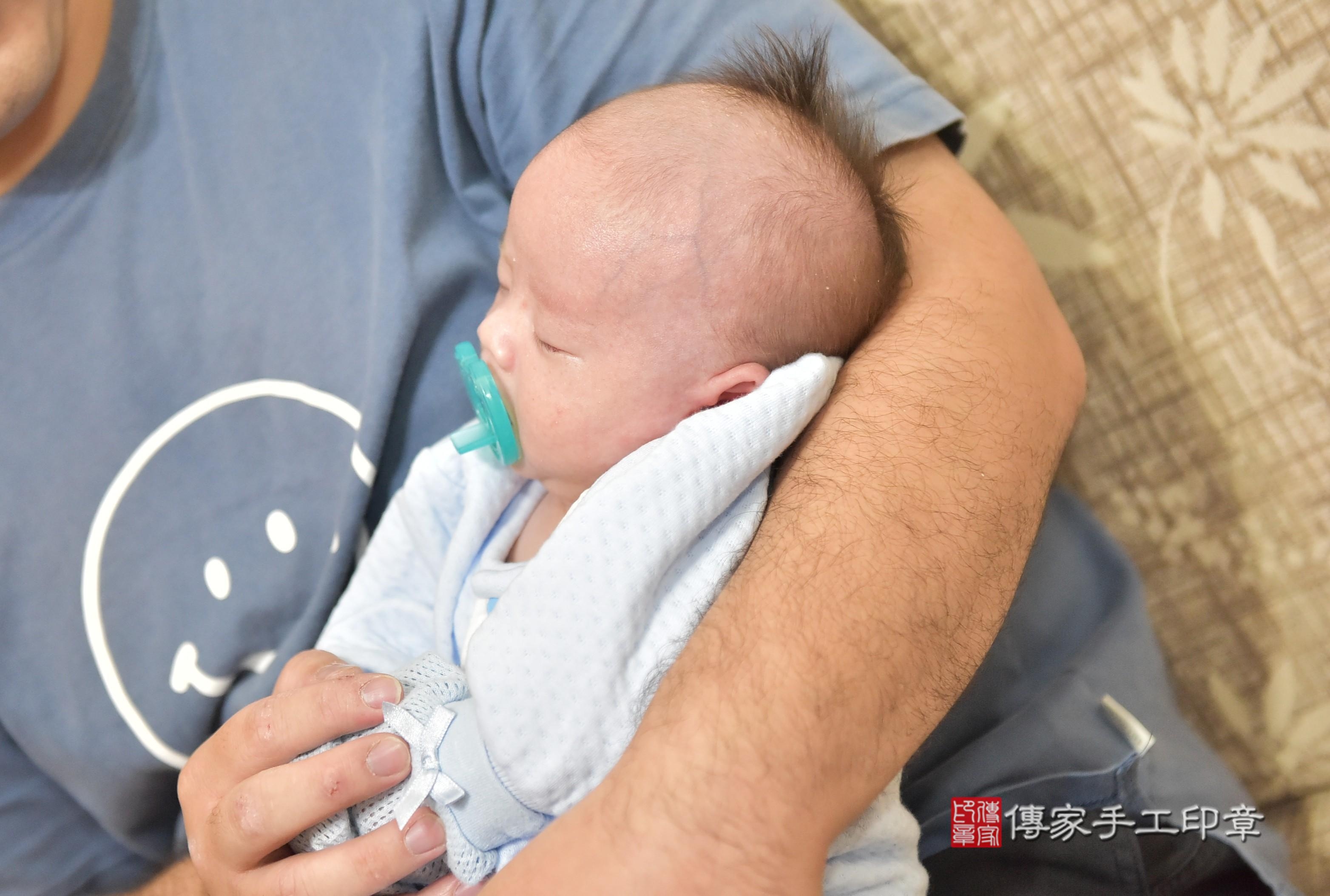 傳家手工印章高雄店、抓周、度脺、中國風會場、傳家嬰兒古禮、吉祥話、抓周道具物品24種、拍照。抓周證書。寶寶抓周、滿周歲、生日快樂、祝福