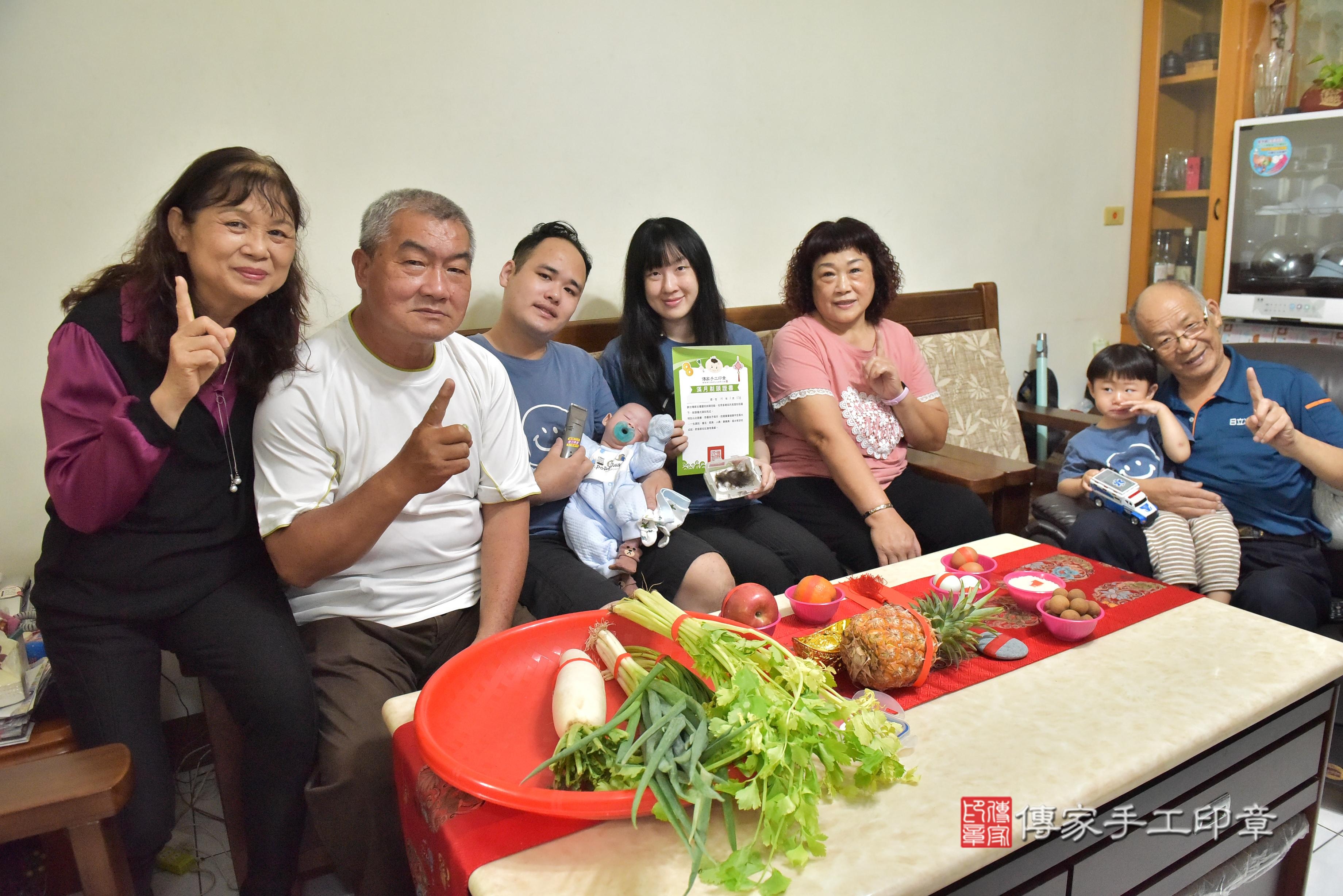 傳家手工印章高雄店、抓周、度脺、中國風會場、傳家嬰兒古禮、吉祥話、抓周道具物品24種、拍照。抓周證書。寶寶抓周、滿周歲、生日快樂、祝福