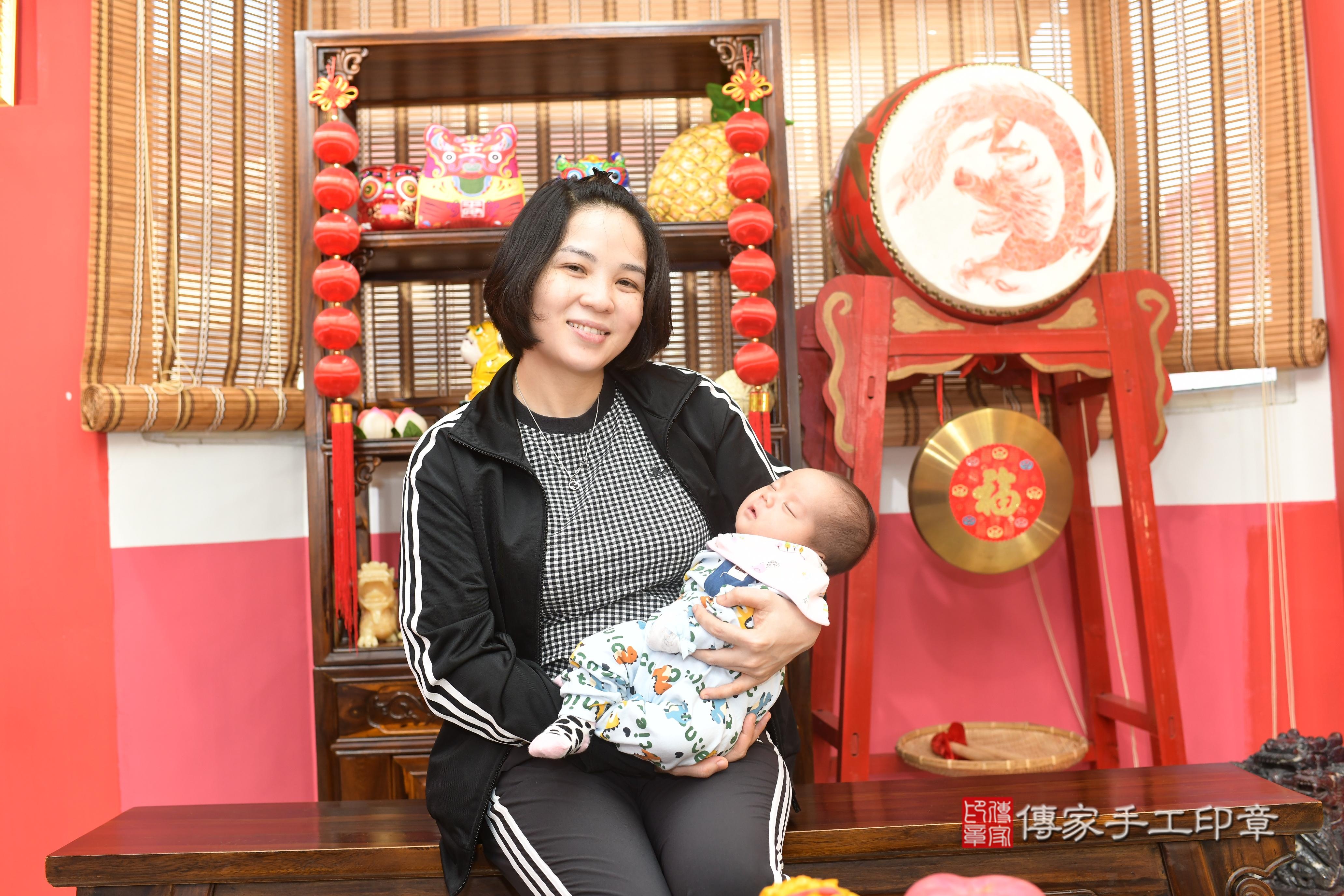 傳家手工印章高雄店、抓周、度脺、中國風會場、傳家嬰兒古禮、吉祥話、抓周道具物品24種、拍照。抓周證書。寶寶抓周、滿周歲、生日快樂、祝福