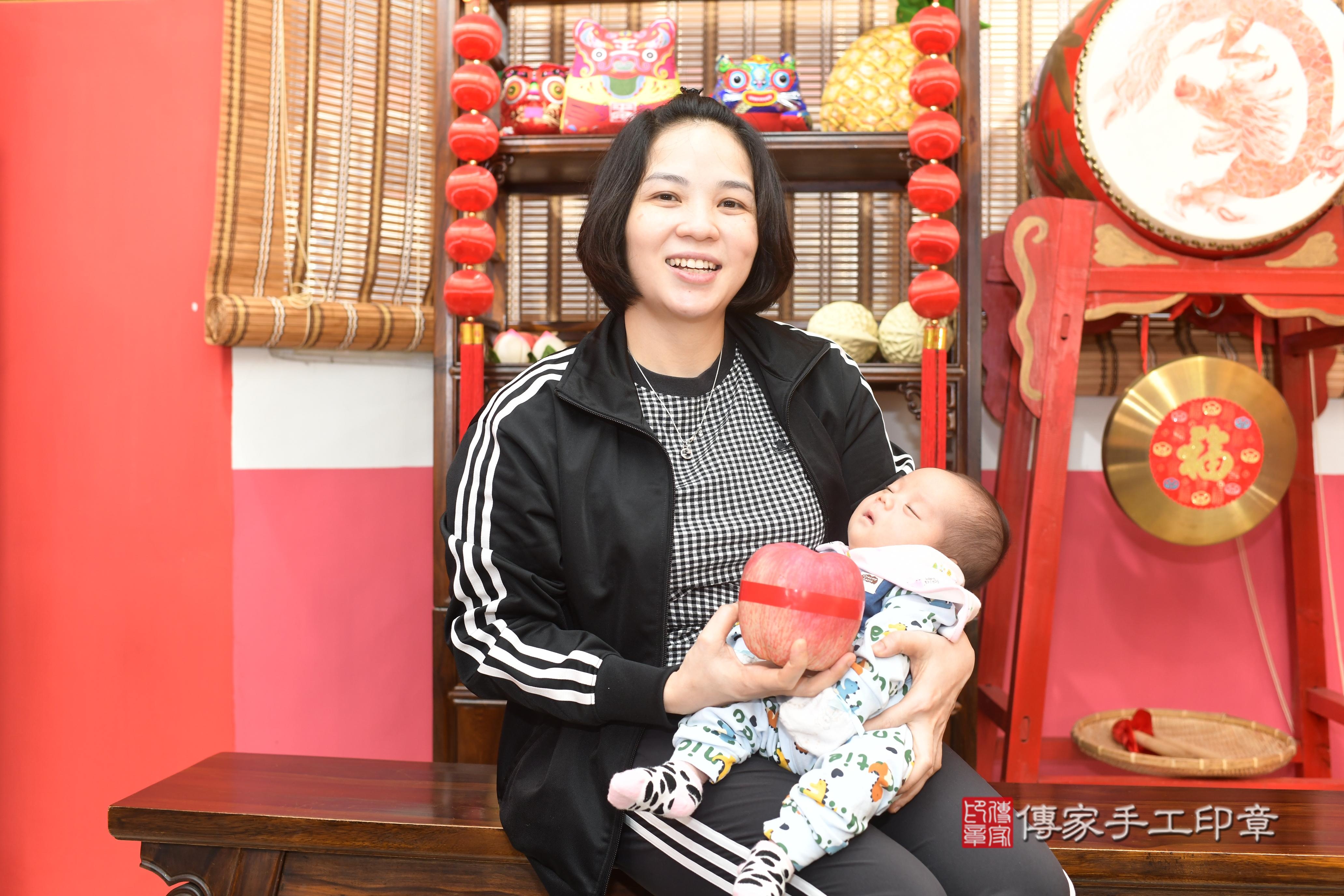傳家手工印章高雄店、抓周、度脺、中國風會場、傳家嬰兒古禮、吉祥話、抓周道具物品24種、拍照。抓周證書。寶寶抓周、滿周歲、生日快樂、祝福