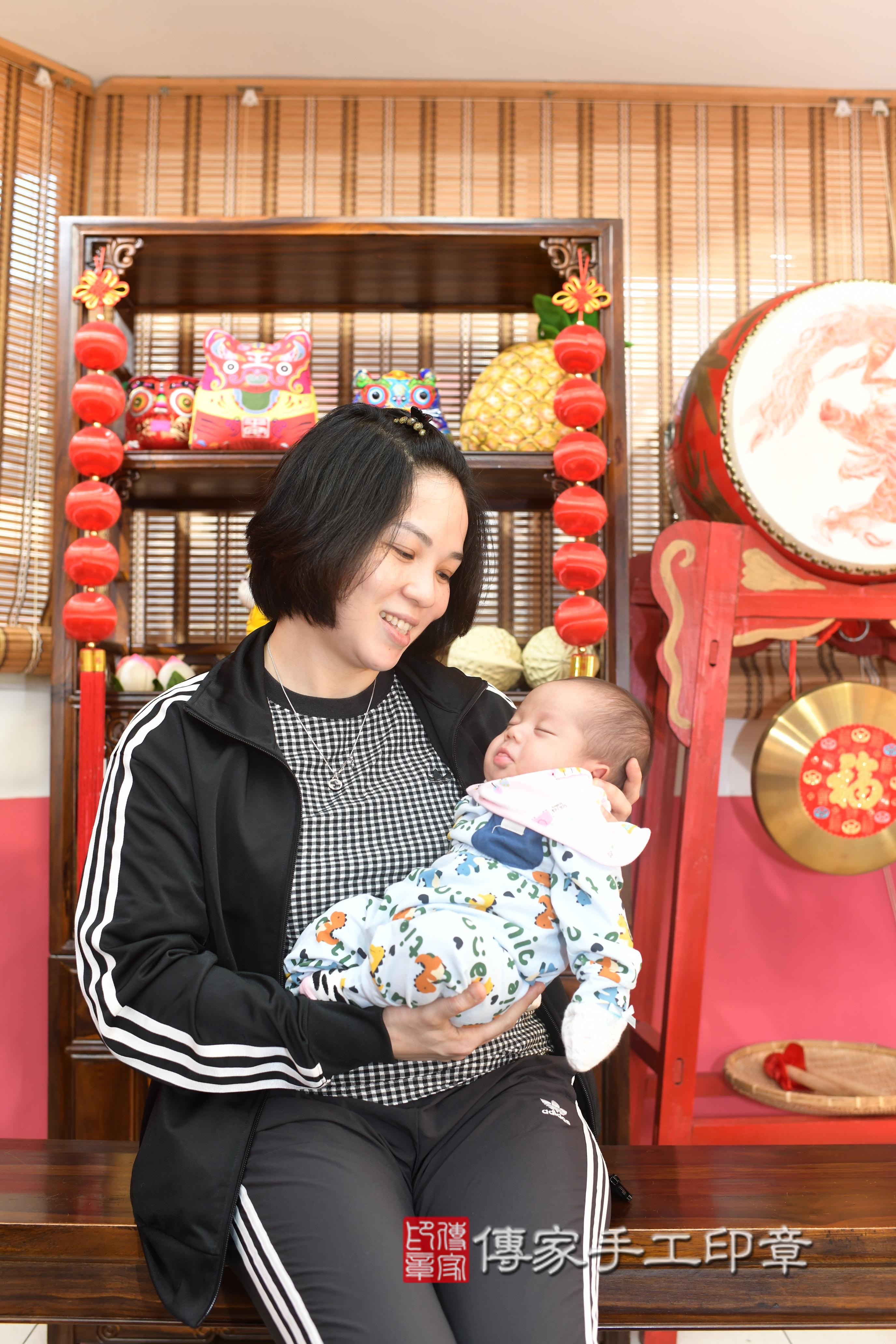 傳家手工印章高雄店、抓周、度脺、中國風會場、傳家嬰兒古禮、吉祥話、抓周道具物品24種、拍照。抓周證書。寶寶抓周、滿周歲、生日快樂、祝福