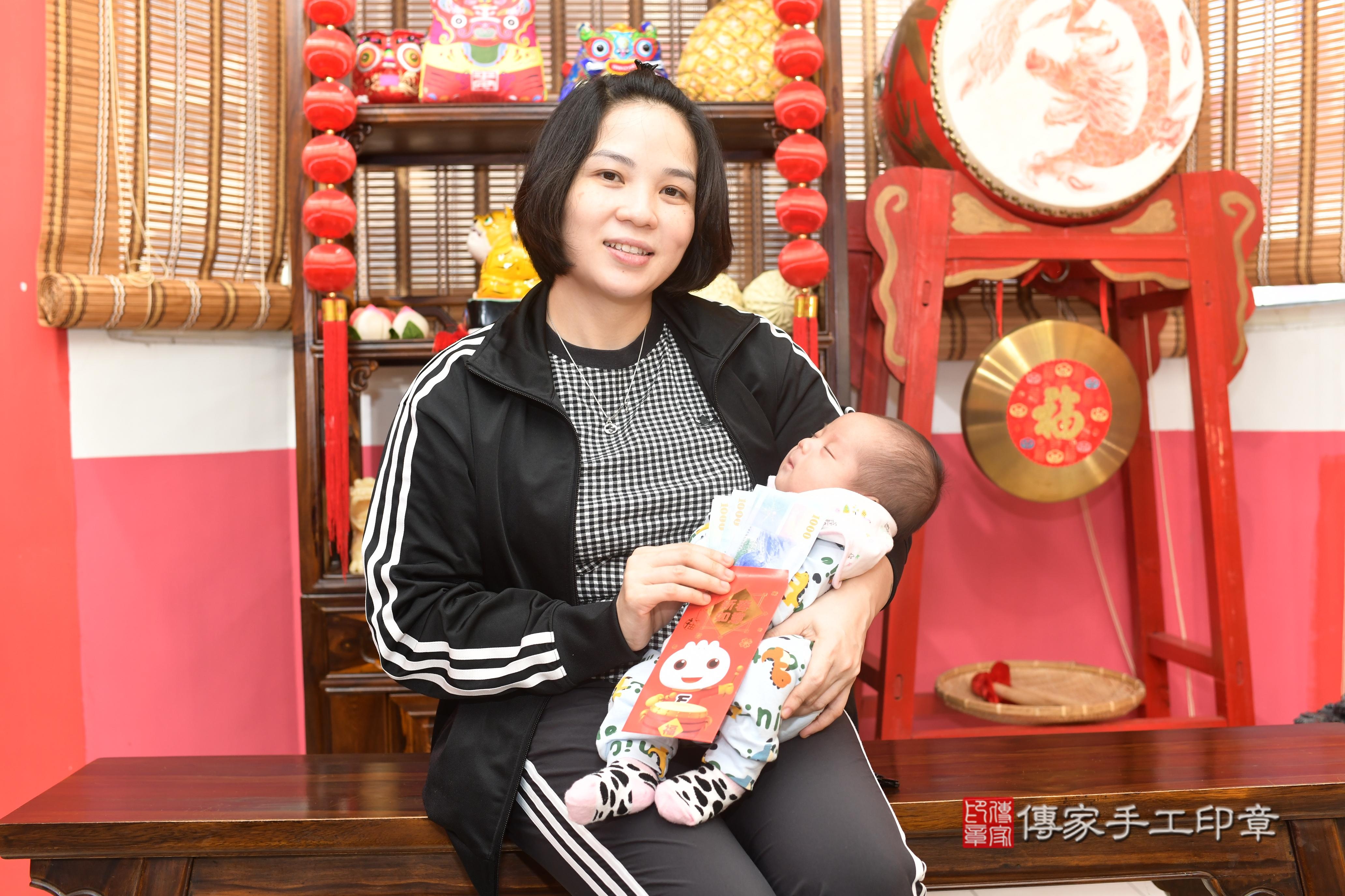 傳家手工印章高雄店、抓周、度脺、中國風會場、傳家嬰兒古禮、吉祥話、抓周道具物品24種、拍照。抓周證書。寶寶抓周、滿周歲、生日快樂、祝福