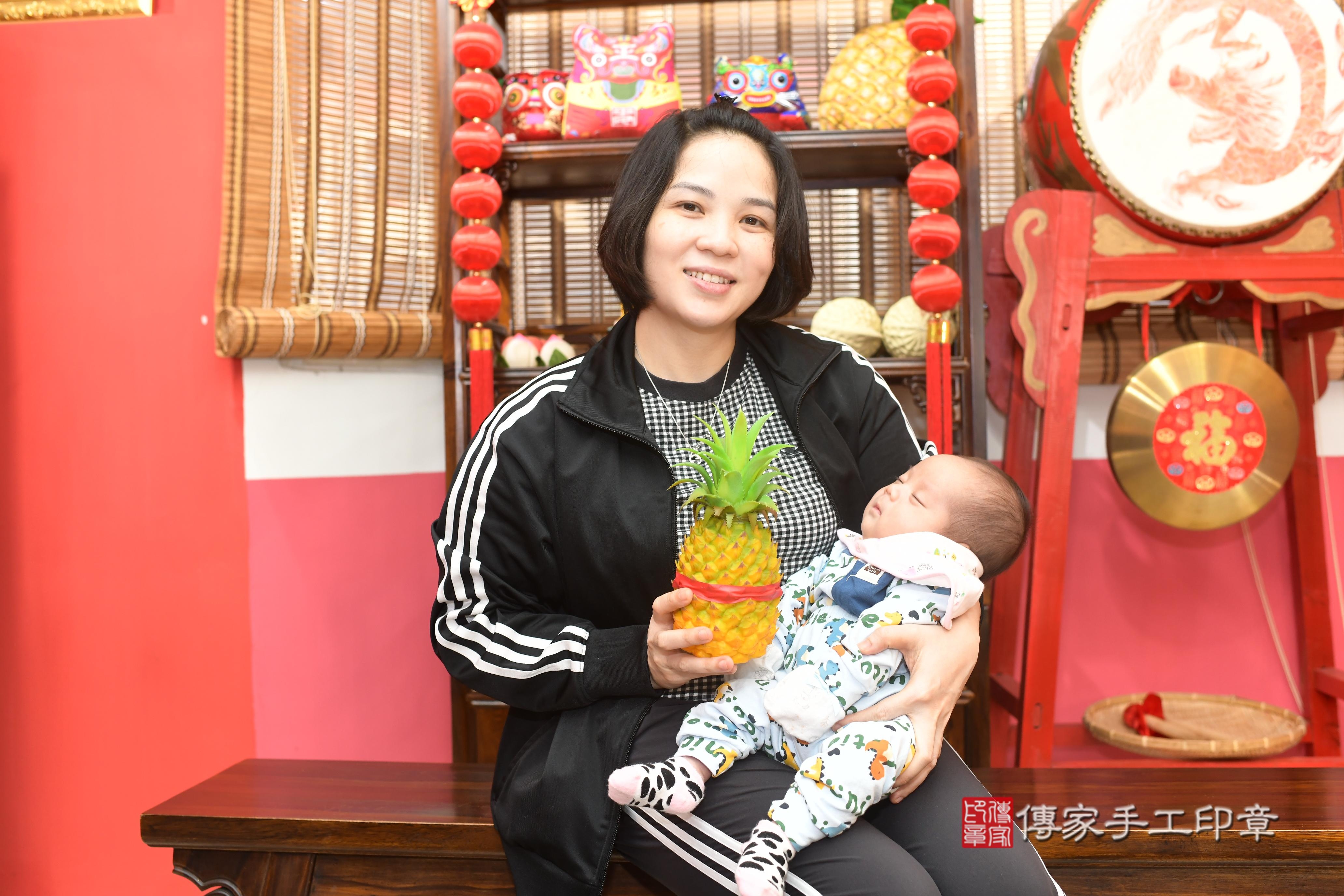 傳家手工印章高雄店、抓周、度脺、中國風會場、傳家嬰兒古禮、吉祥話、抓周道具物品24種、拍照。抓周證書。寶寶抓周、滿周歲、生日快樂、祝福