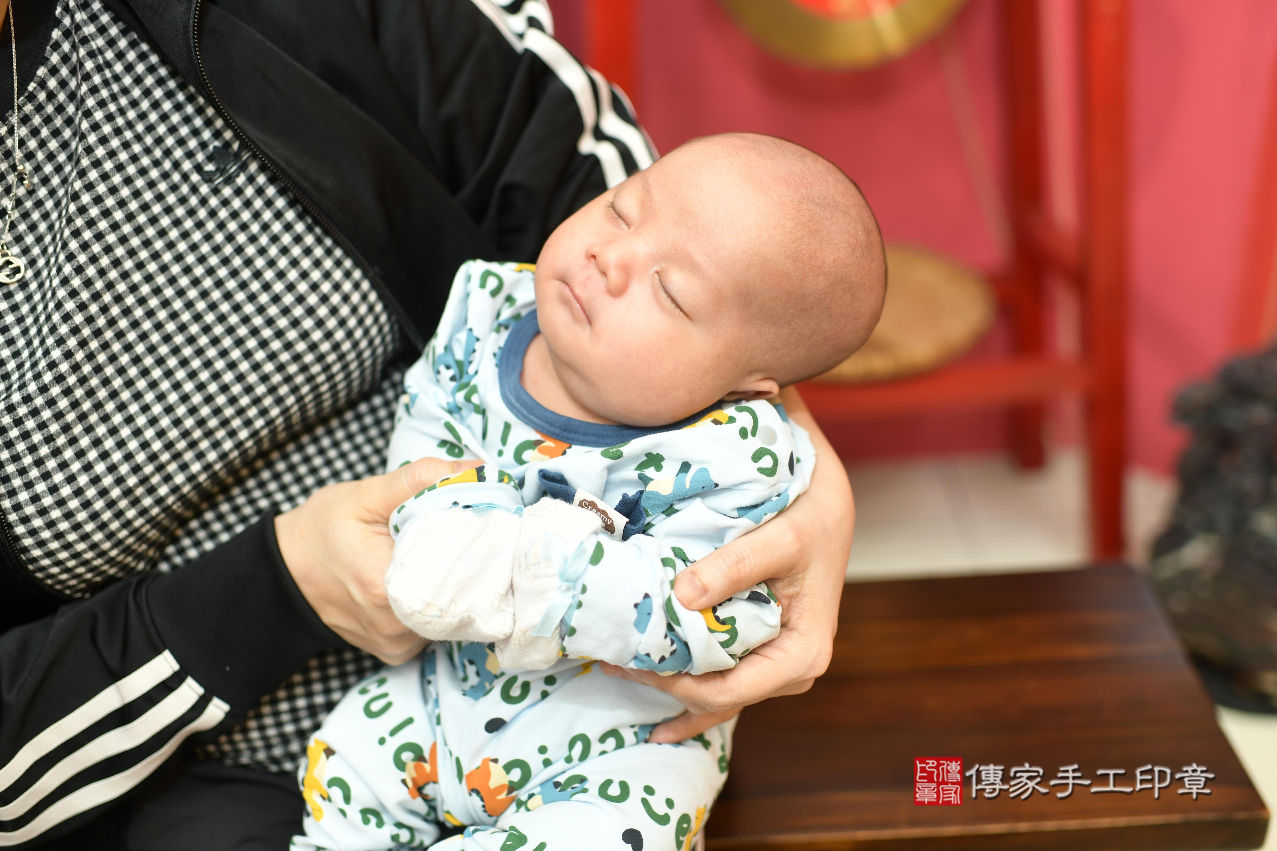 傳家手工印章高雄店、抓周、度脺、中國風會場、傳家嬰兒古禮、吉祥話、抓周道具物品24種、拍照。抓周證書。寶寶抓周、滿周歲、生日快樂、祝福