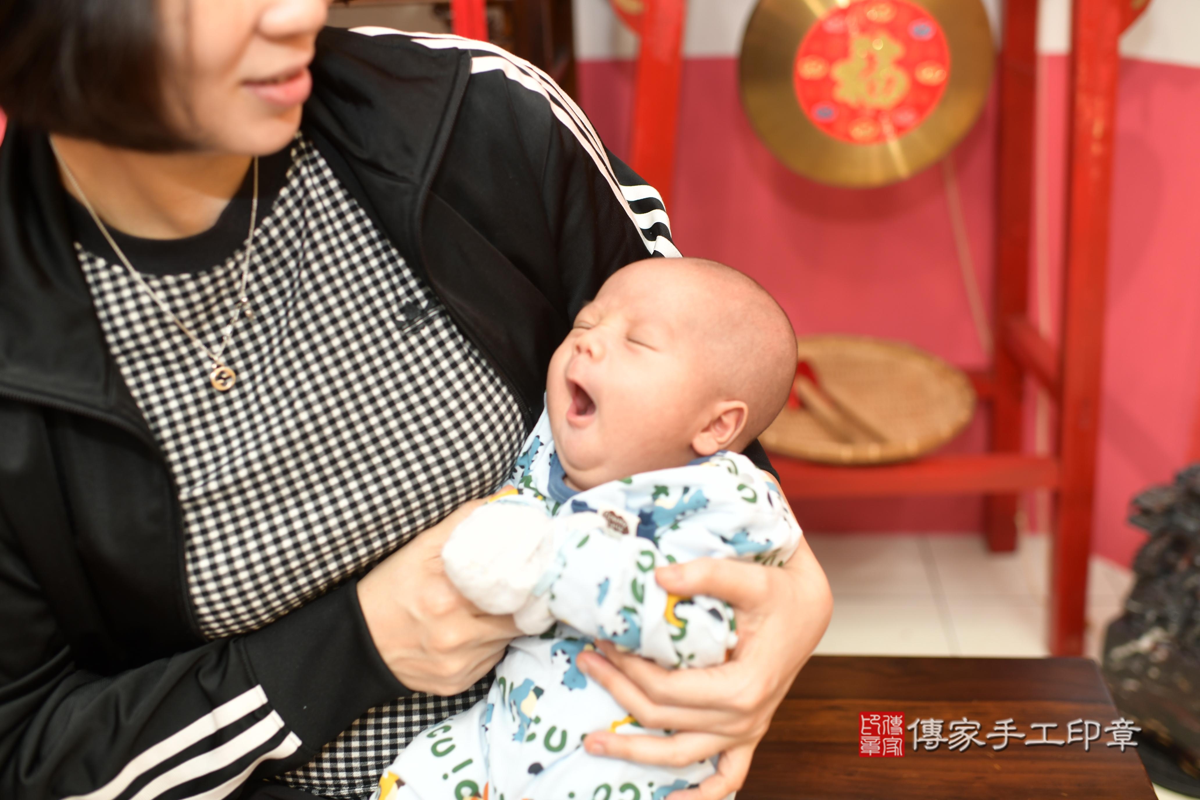 傳家手工印章高雄店、抓周、度脺、中國風會場、傳家嬰兒古禮、吉祥話、抓周道具物品24種、拍照。抓周證書。寶寶抓周、滿周歲、生日快樂、祝福